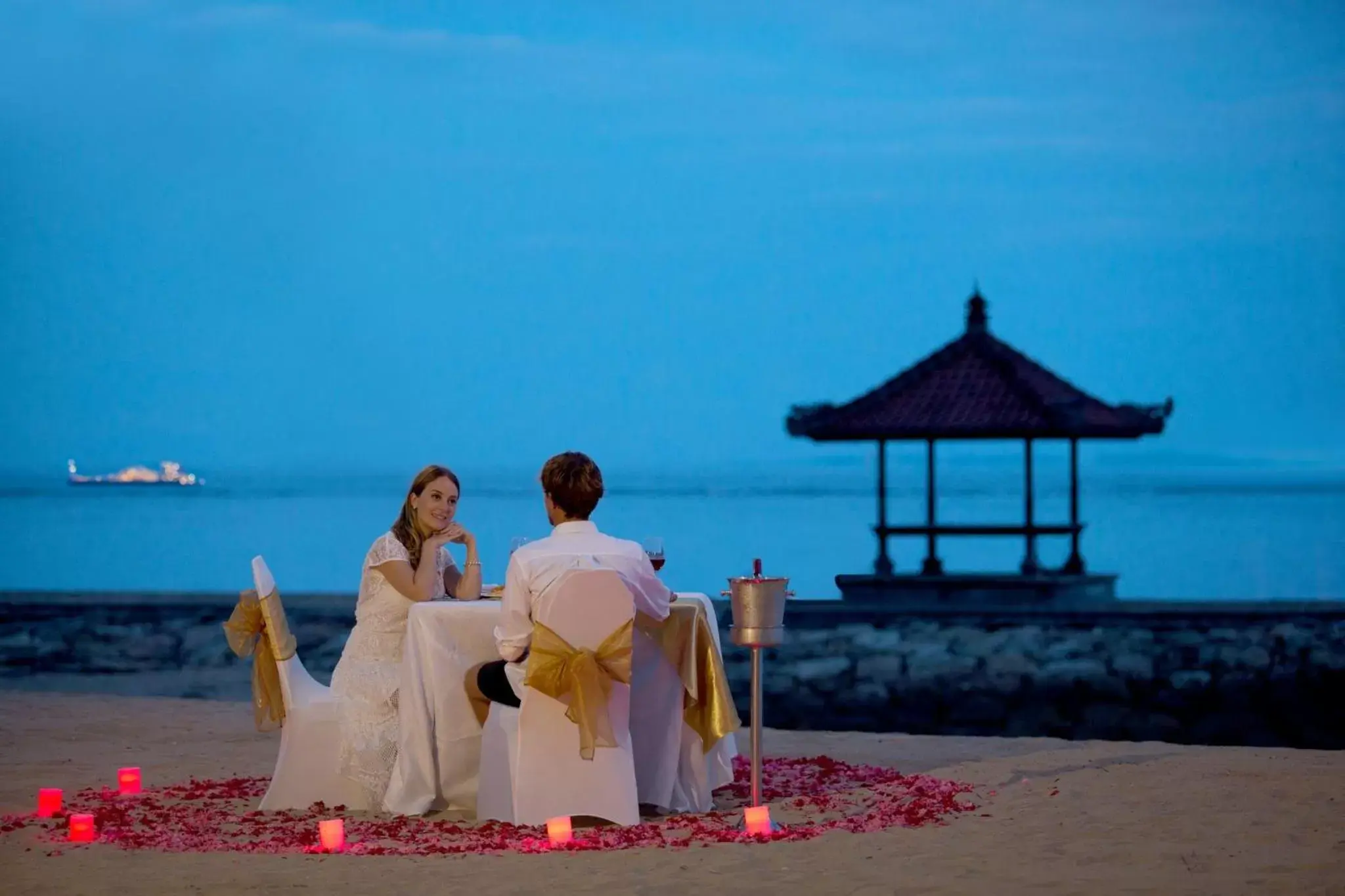 Restaurant/places to eat, Beach in Holiday Inn Resort Bali Nusa Dua, an IHG Hotel - CHSE Certified