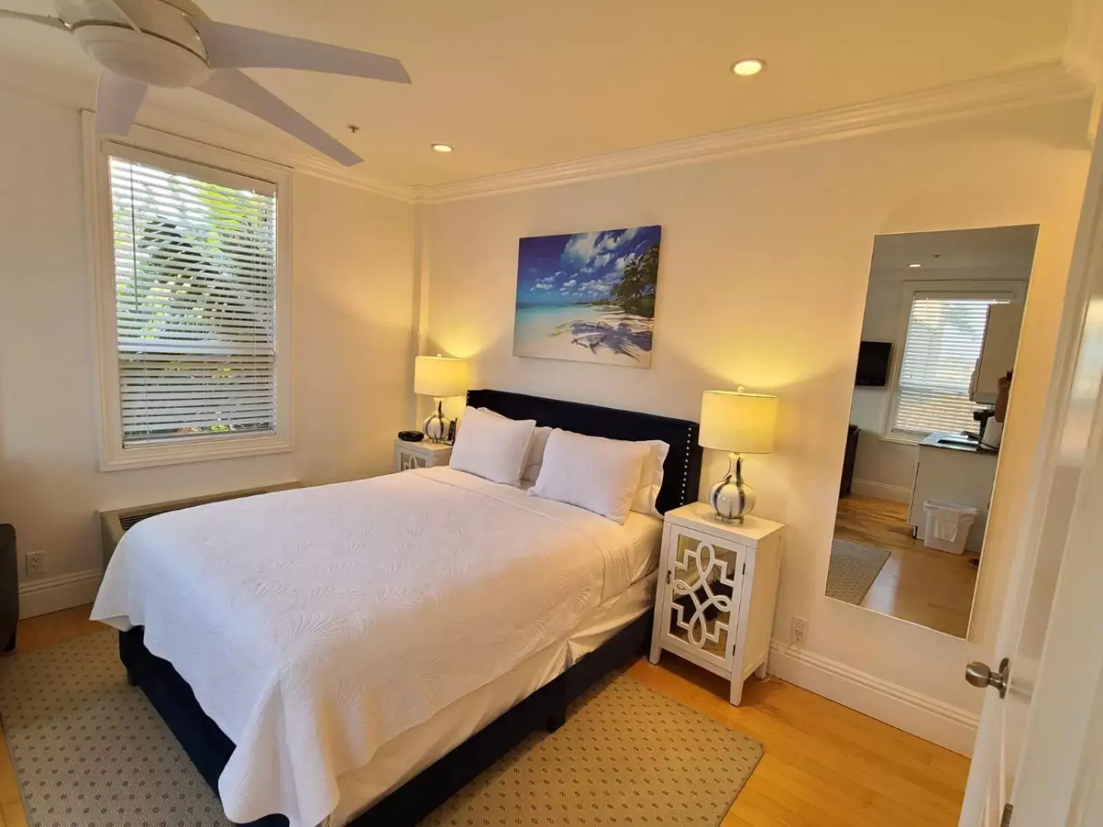 Photo of the whole room, Bed in Tropicals of Palm Beach