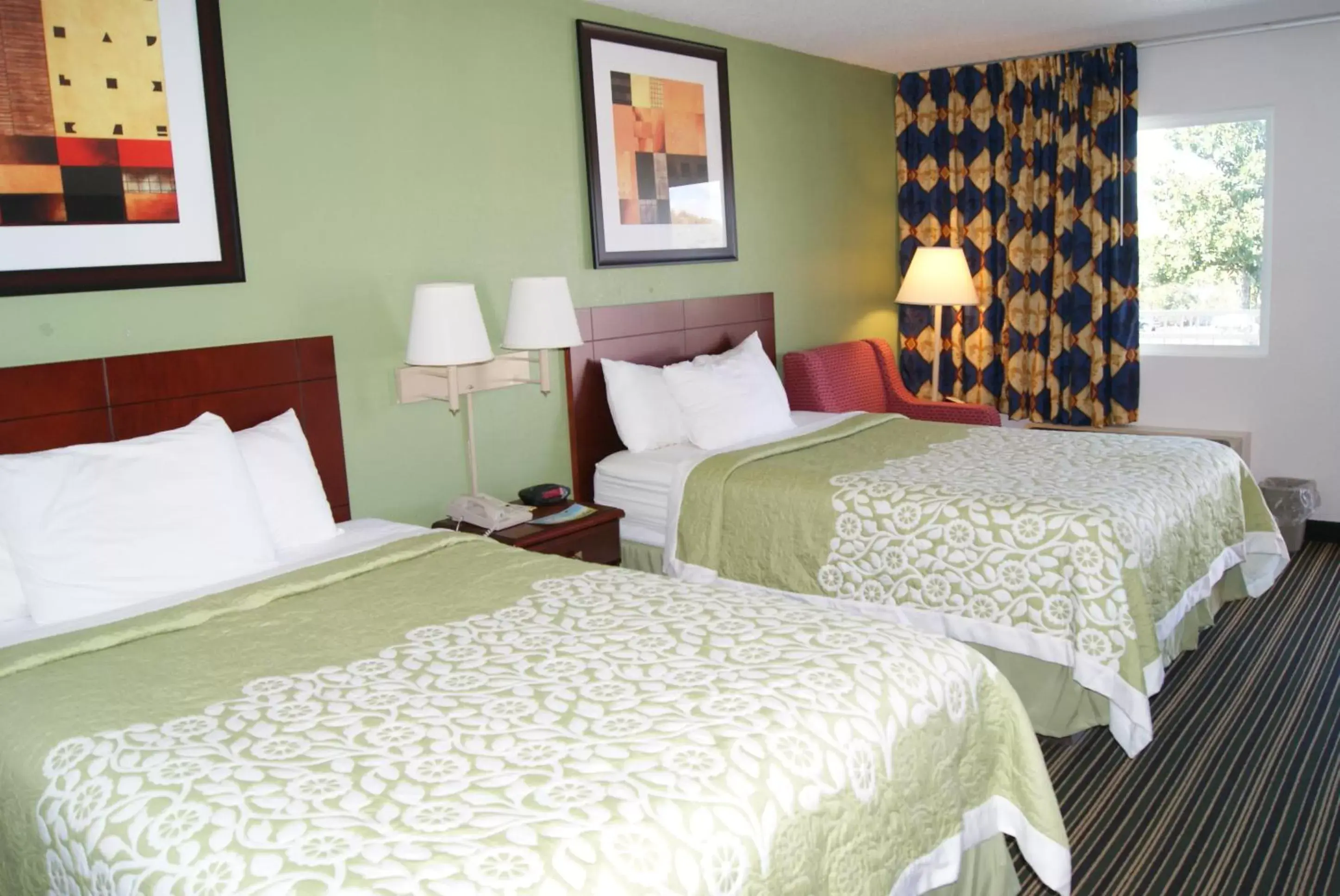 Photo of the whole room, Bed in Days Inn by Wyndham Shelby