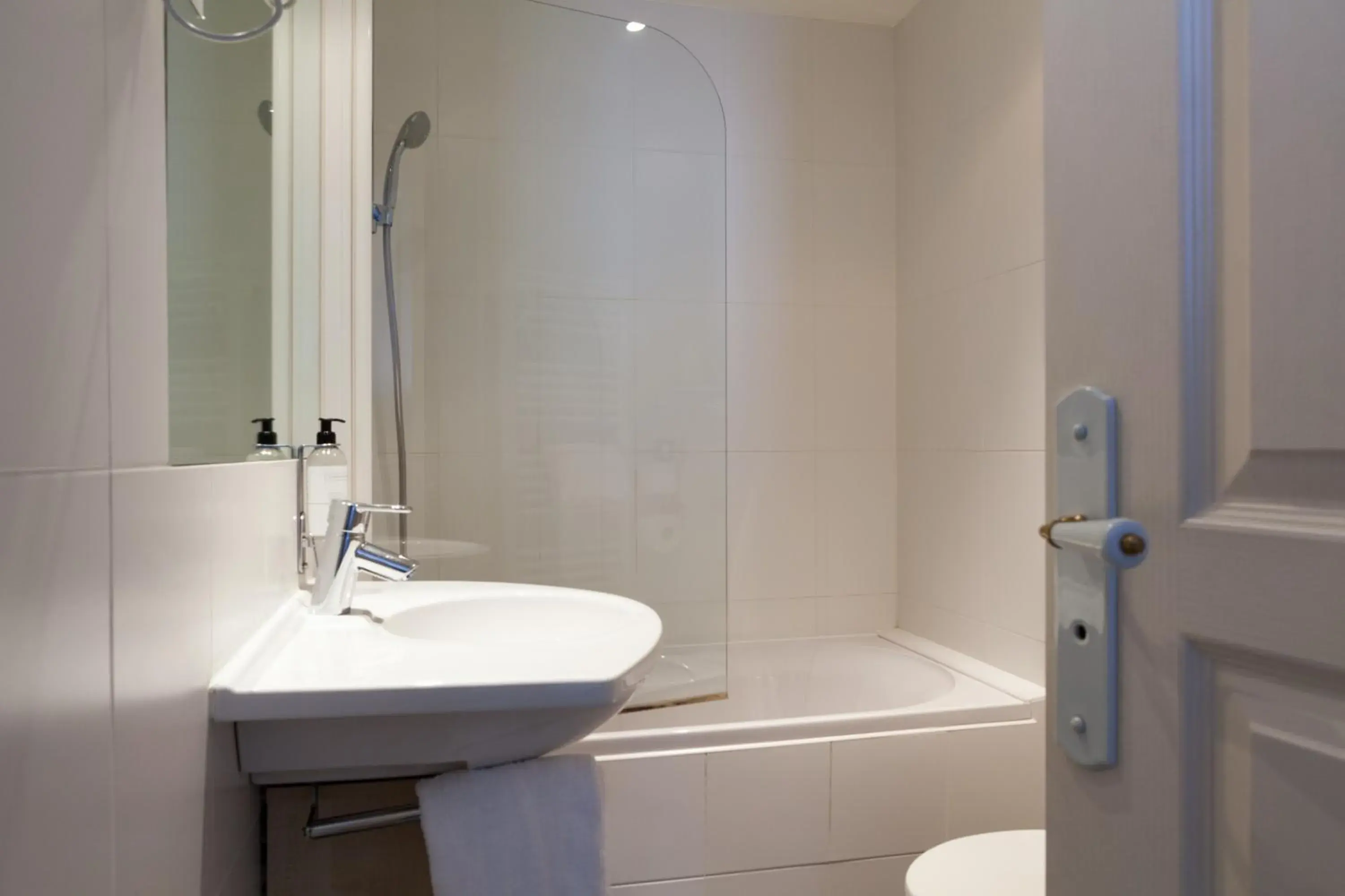 Bathroom in Hotel Le Sevigne - Sure Hotel Collection by Best Western