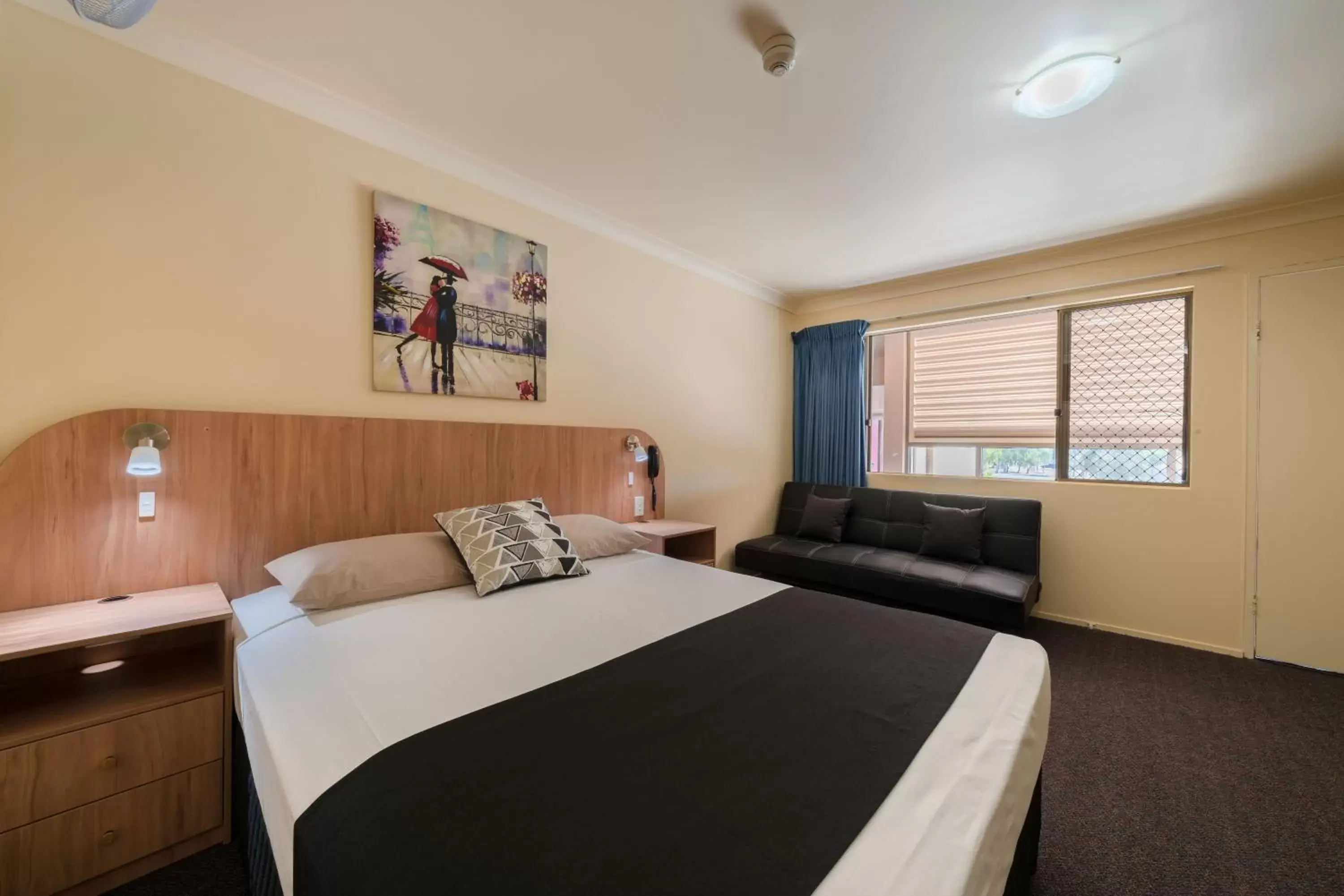 Queen (Upstairs) in Winter Sun Motel Queen (Upstairs) in Winter Sun Motel