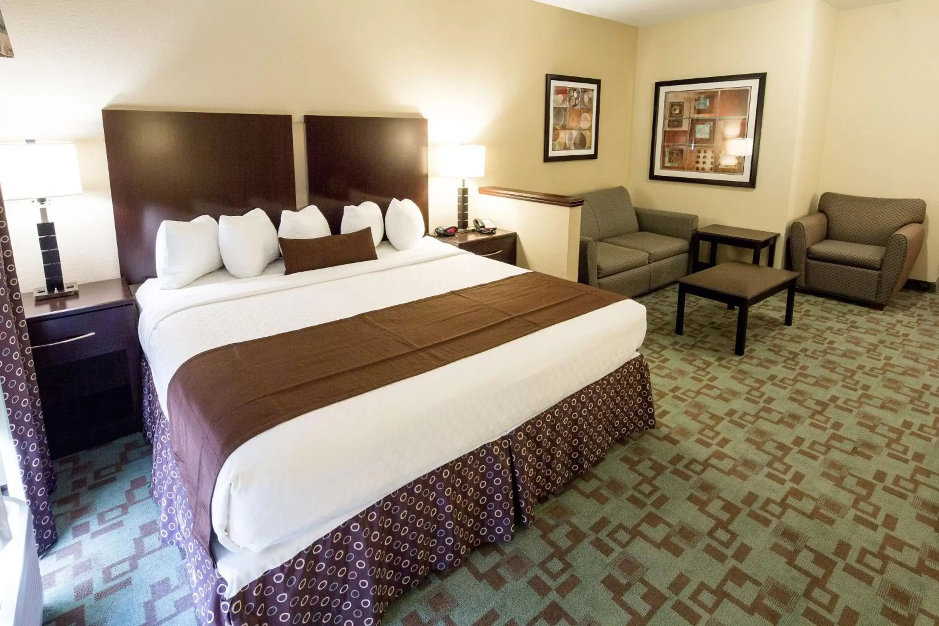 Photo of the whole room, Bed in Best Western Plus Eastgate Inn & Suites