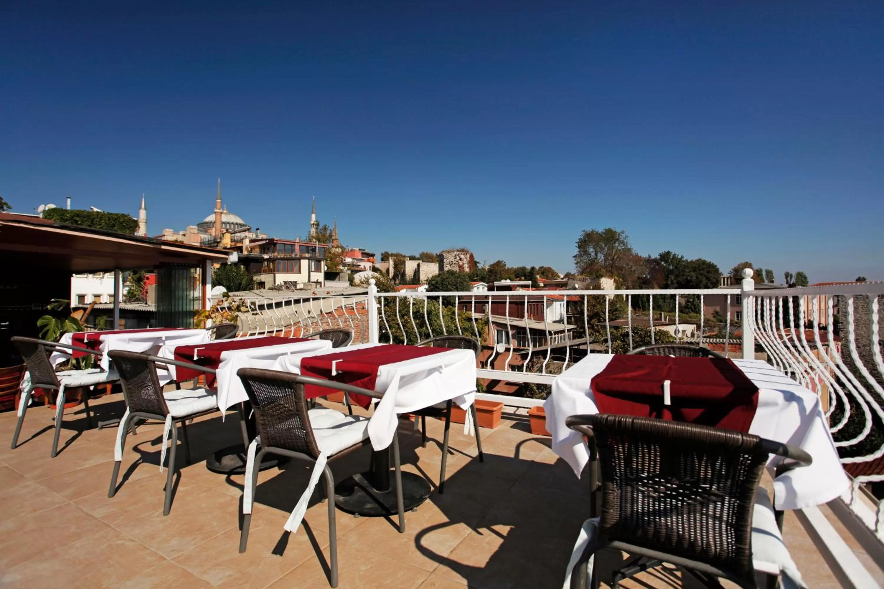 Restaurant/places to eat in Spinel Hotel - Old City