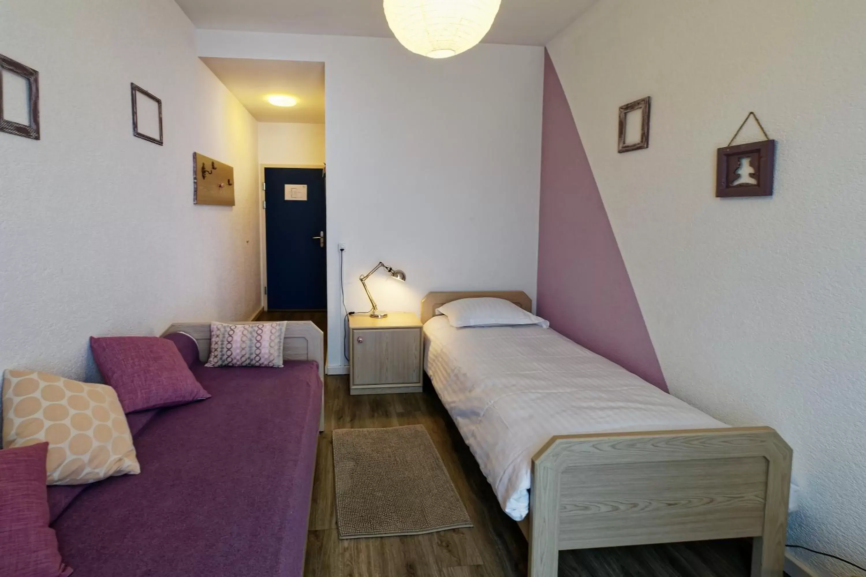 Photo of the whole room, Bed in Les Chambres du CTN