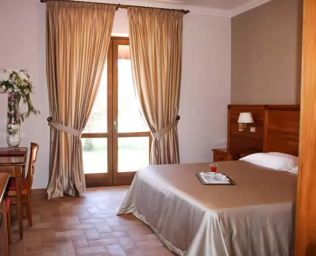 Bedroom, Bed in Grand Hotel Vigna Nocelli