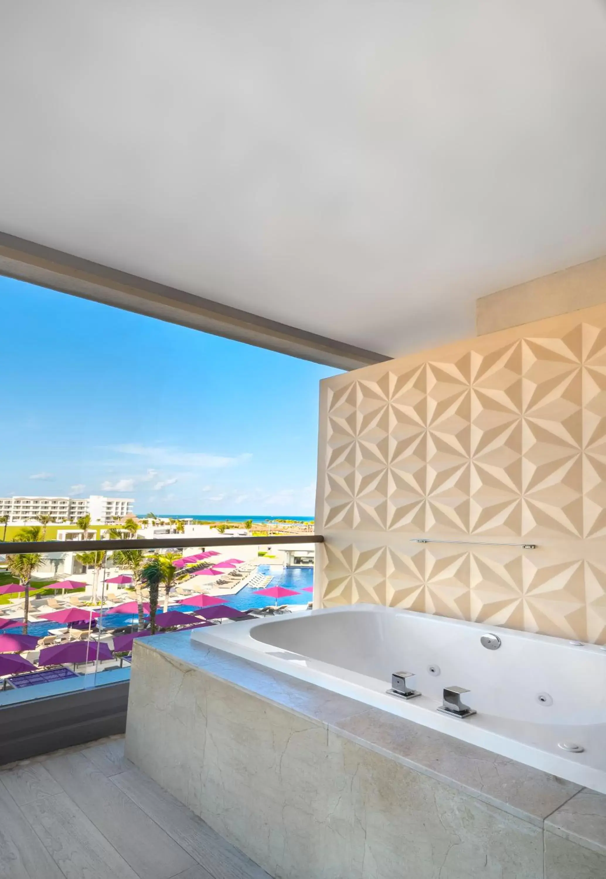 Balcony/Terrace in Planet Hollywood Cancun, An Autograph Collection All-Inclusive Resort