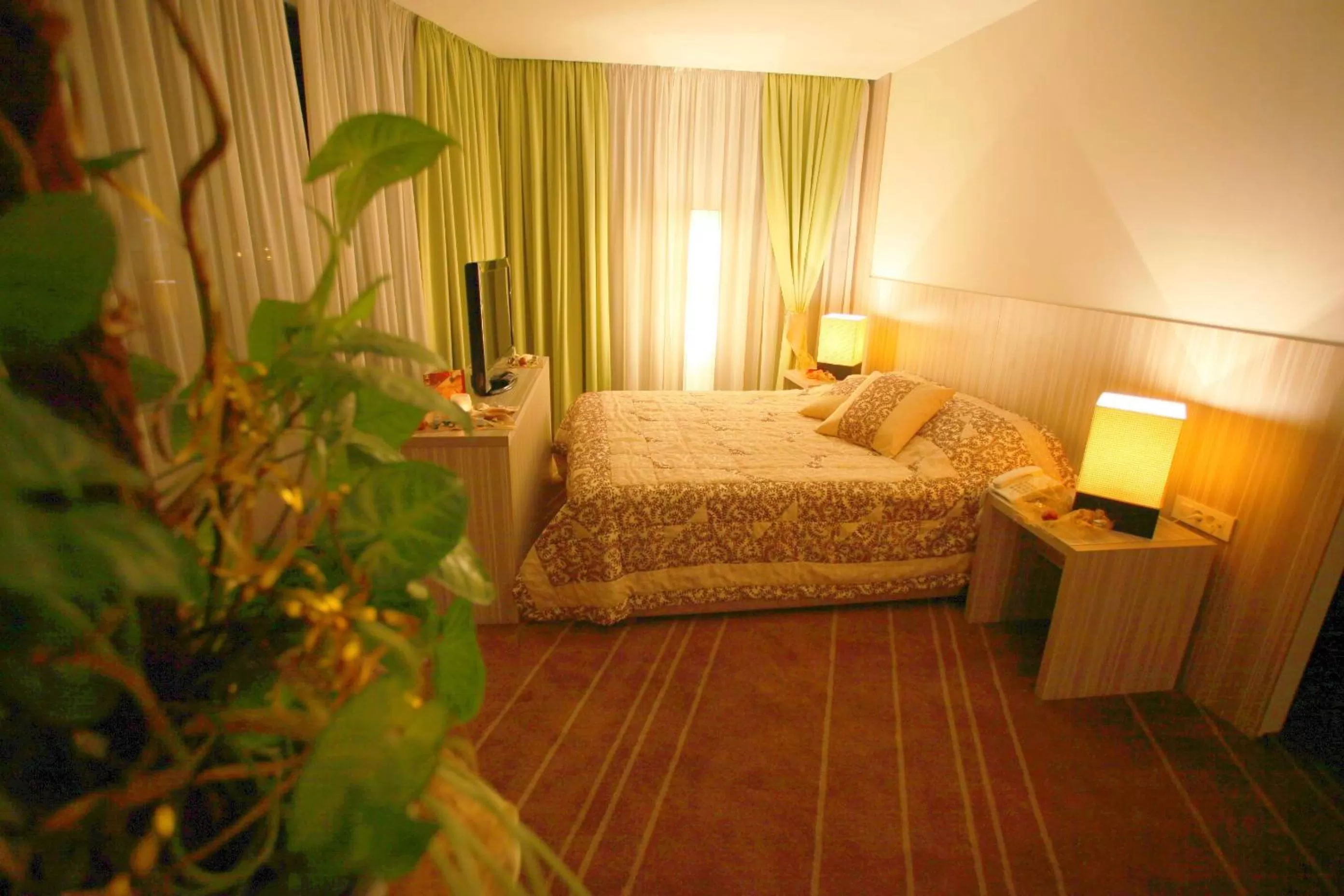 Bed in Hollywood Hotel