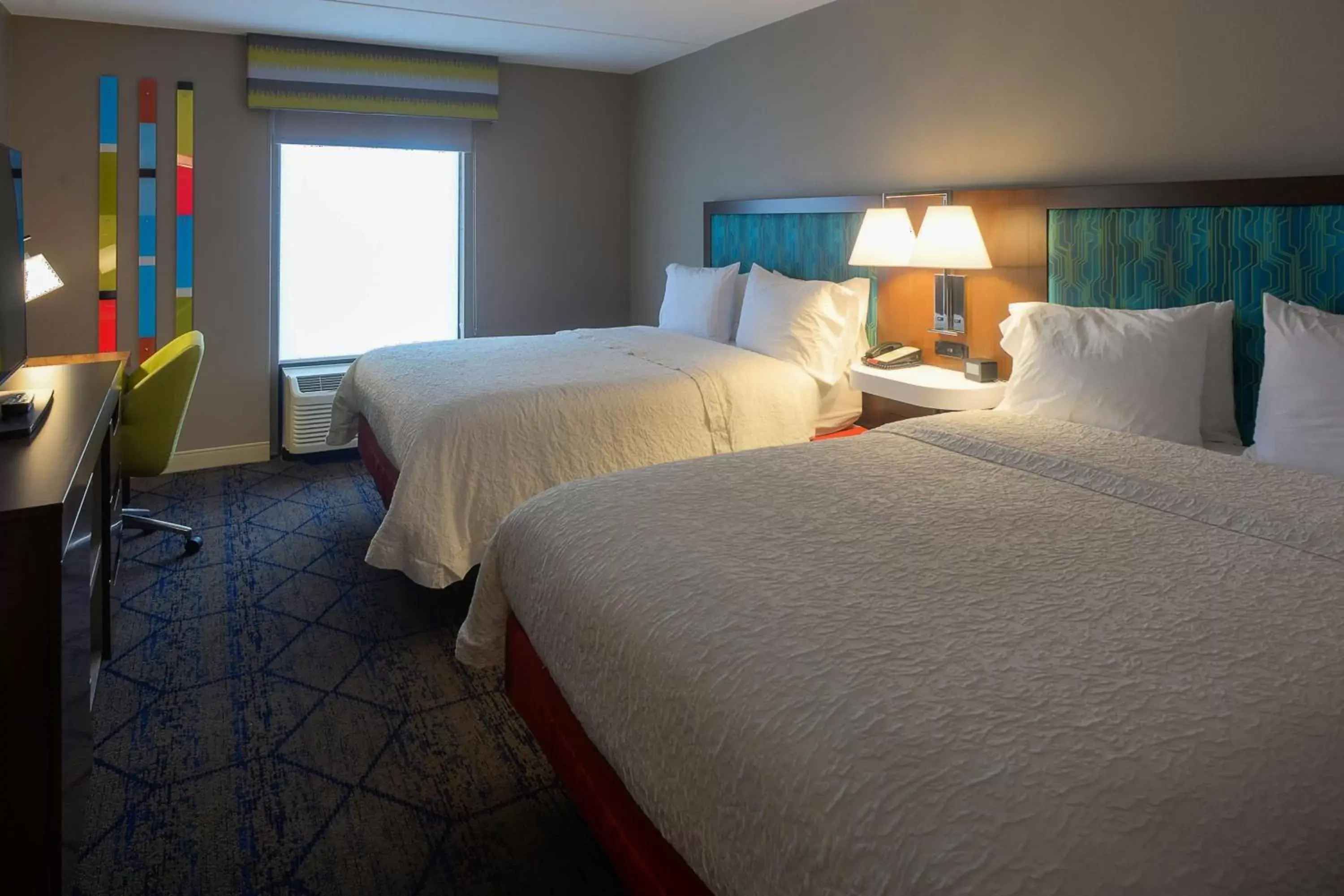 Bed in Hampton Inn & Suites Atlanta-Six Flags