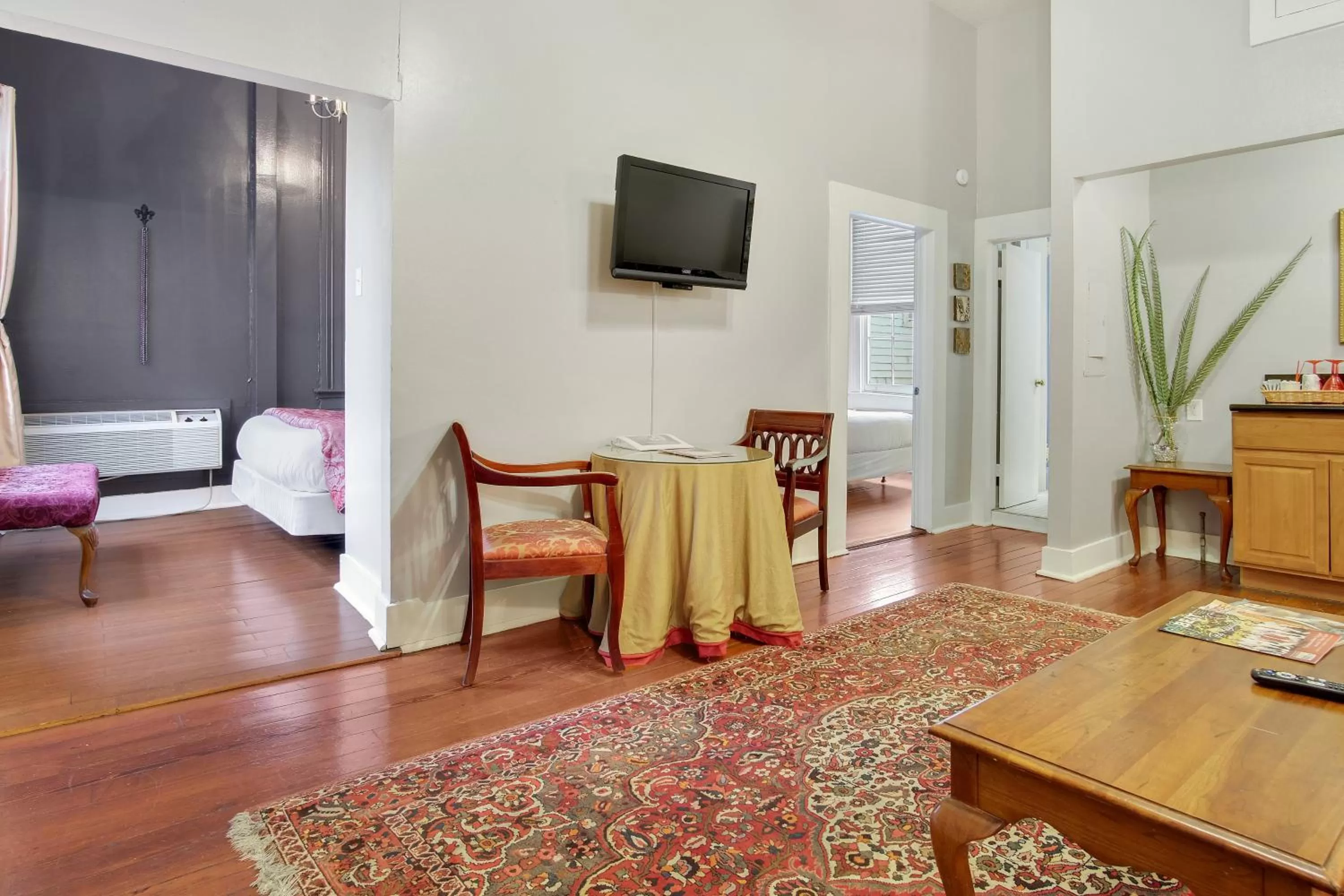 TV and multimedia in Rathbone Mansions New Orleans