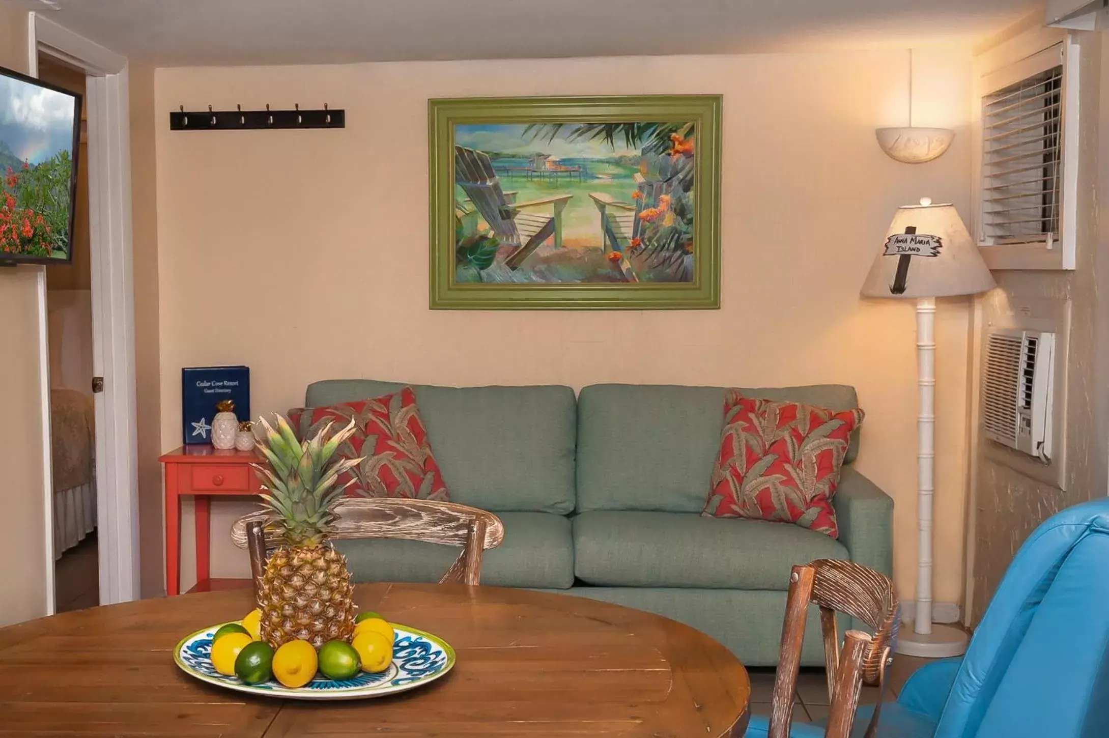 Living room, Seating Area in Cedar Cove Resort & Cottages