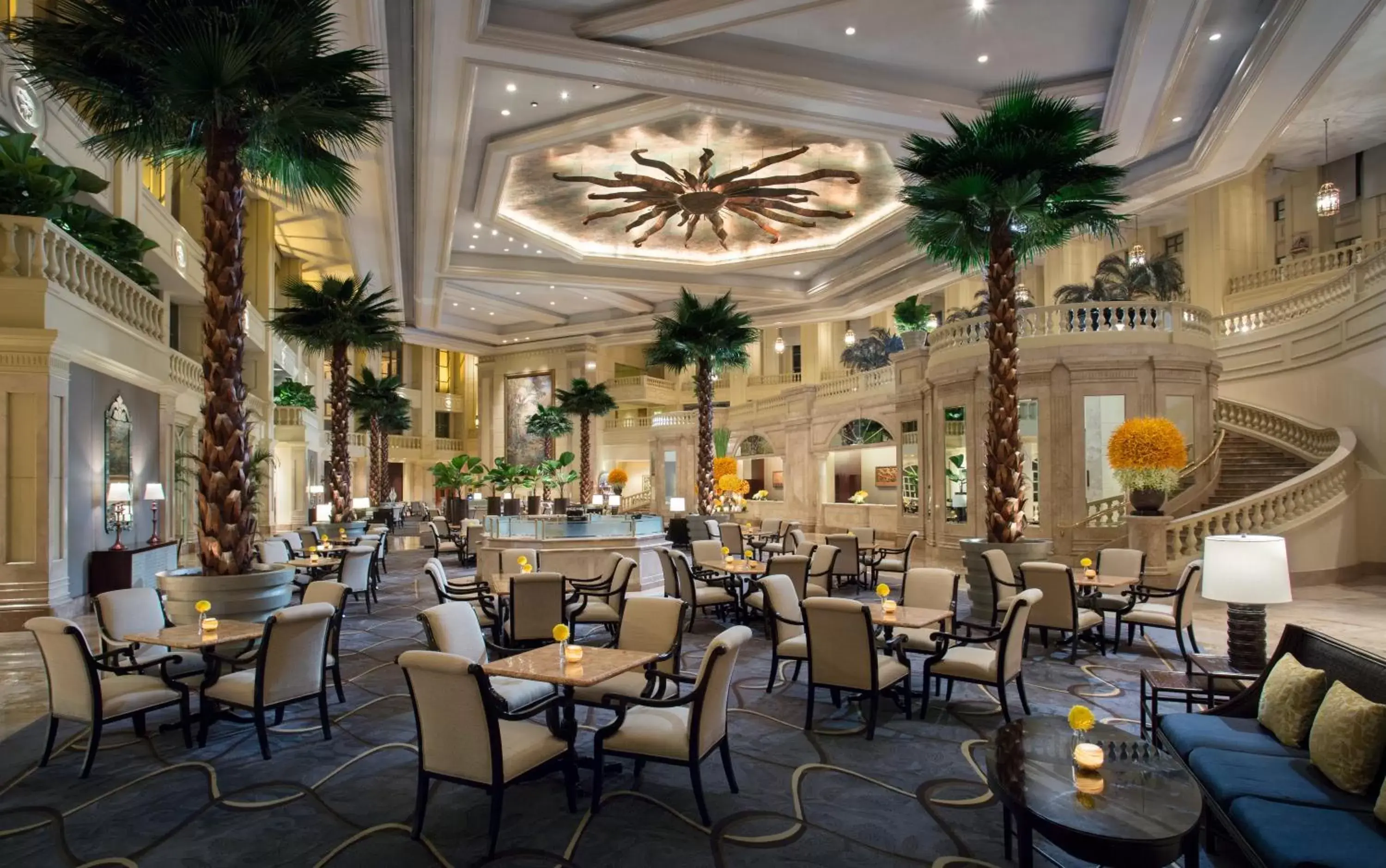 Lobby or reception, Restaurant/Places to Eat in The Peninsula Manila
