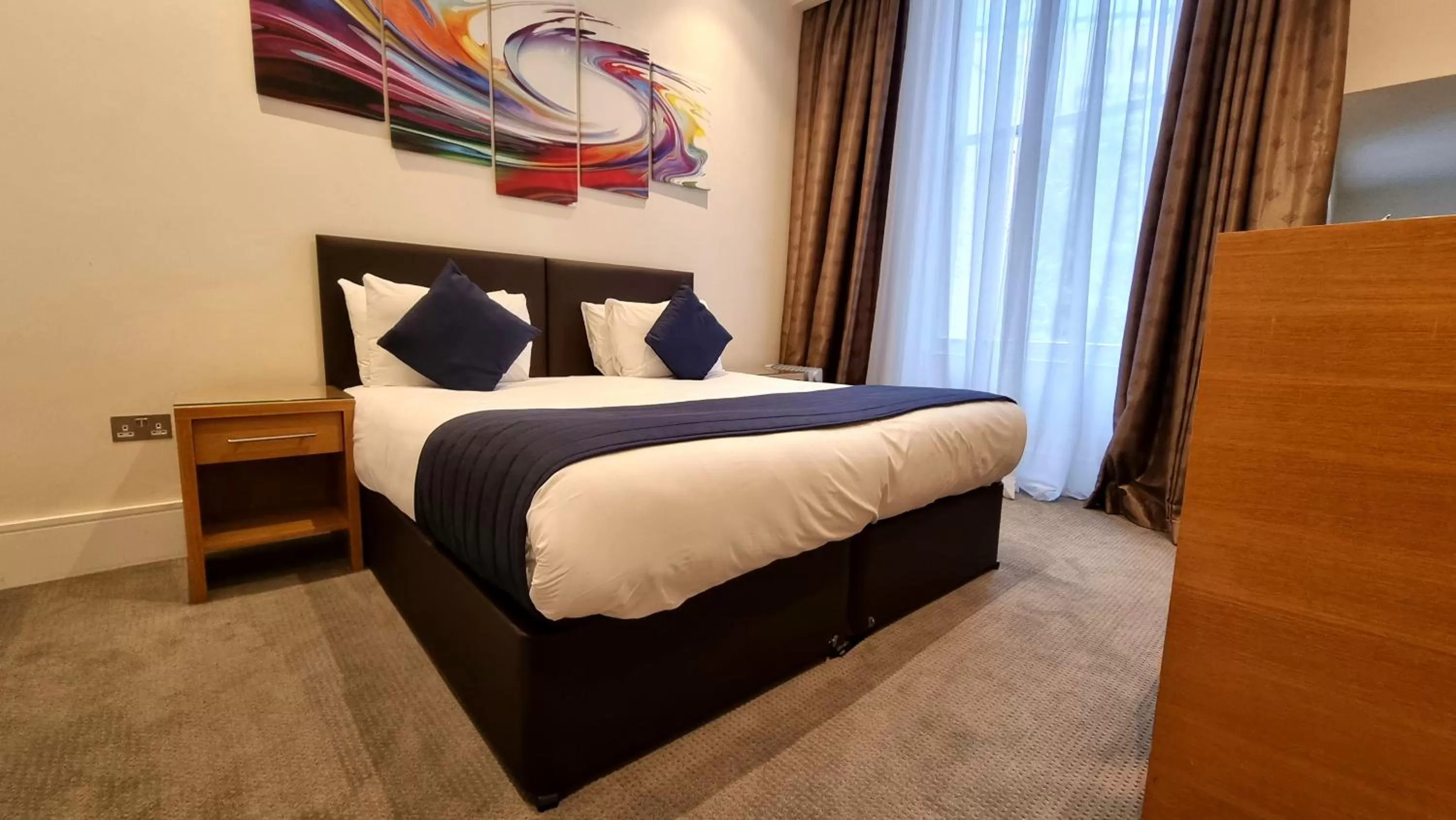 Bedroom, Bed in The Park City Grand Plaza Kensington Hotel