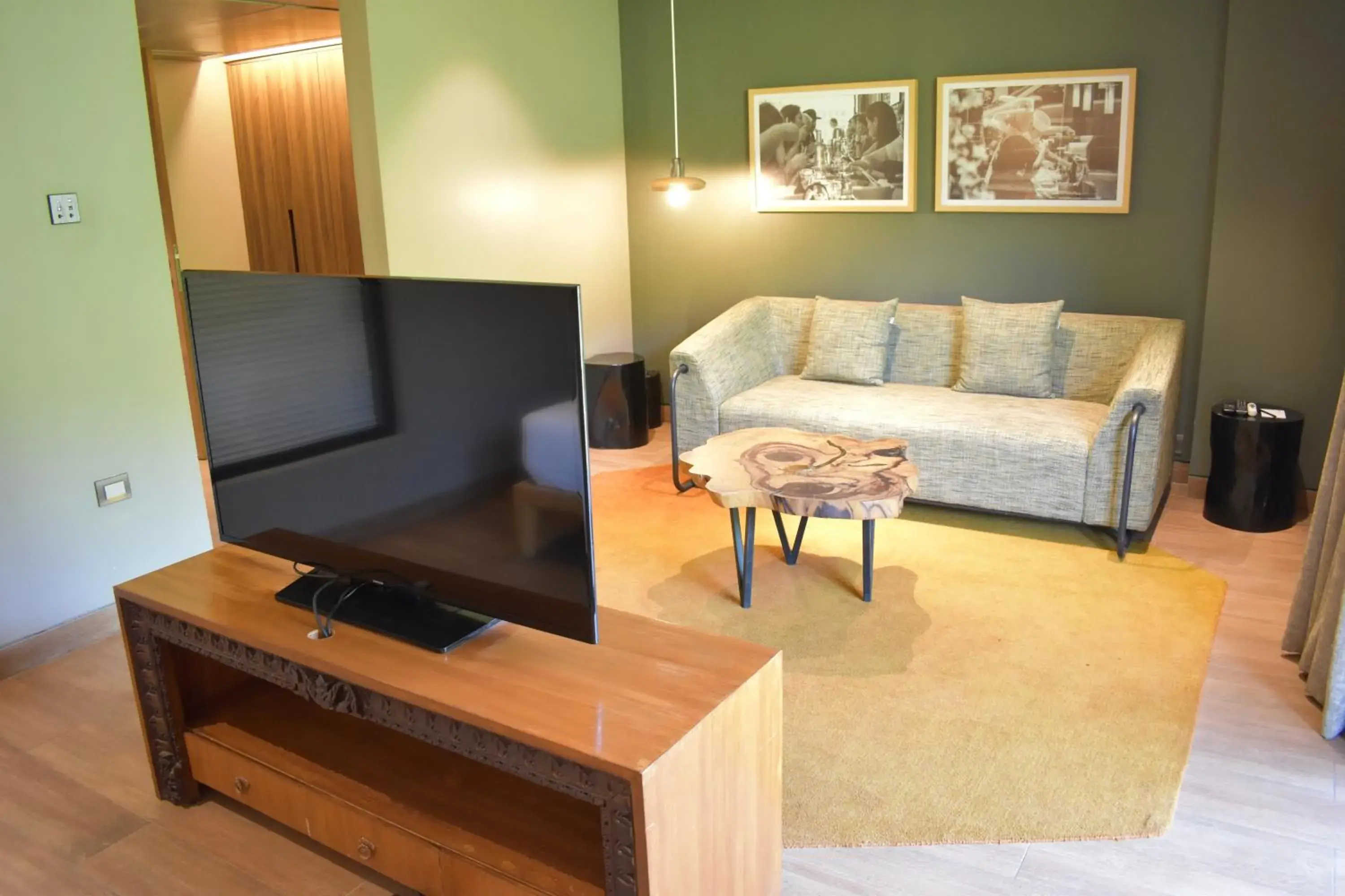 TV and multimedia, TV/Entertainment Center in Oxford Golf Resort