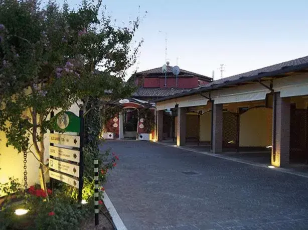 Property building in Vip's Motel Luxury Accommodation & Spa Property building in Vip's Motel Luxury Accommodation & Spa