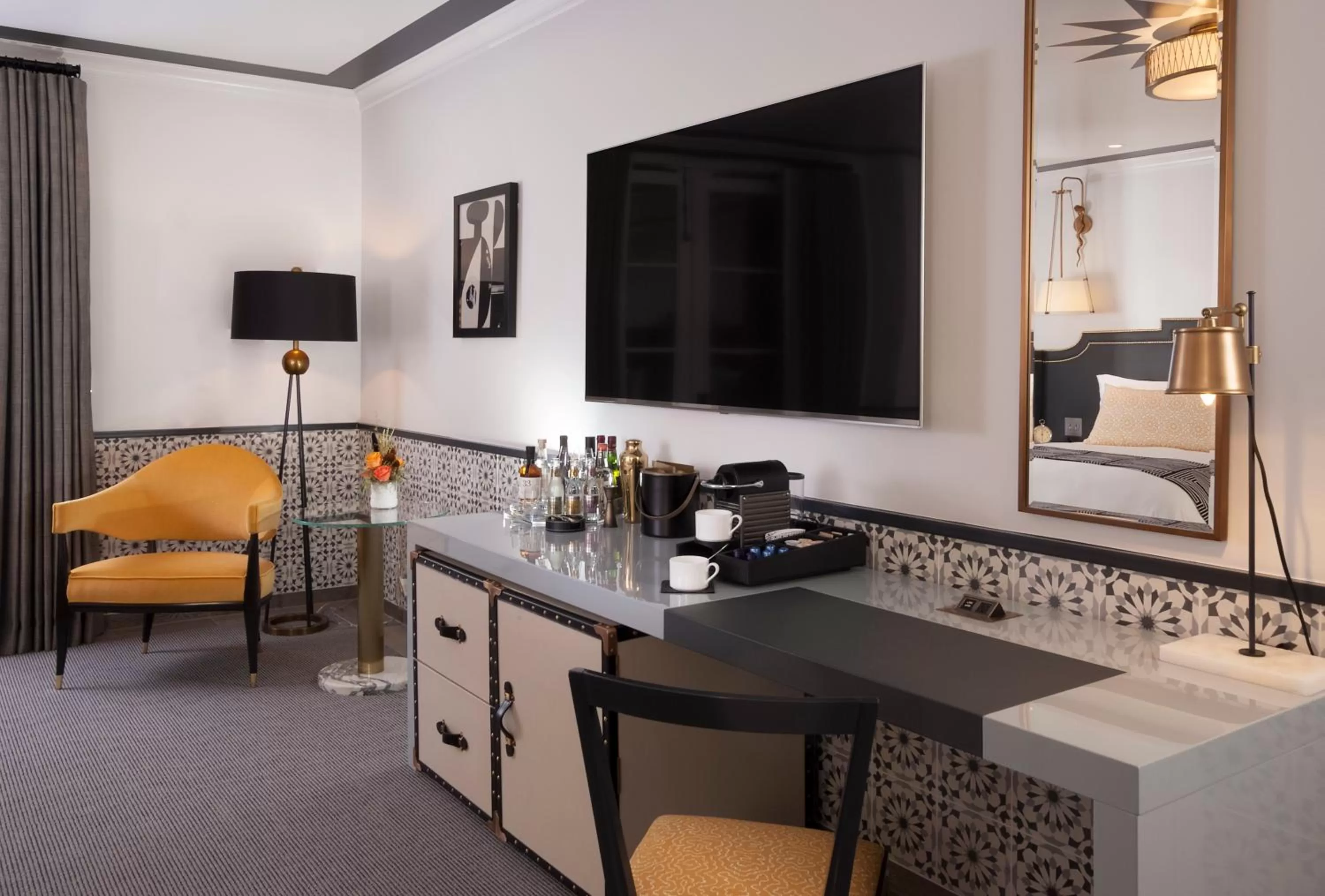 TV and multimedia in Hotel Californian