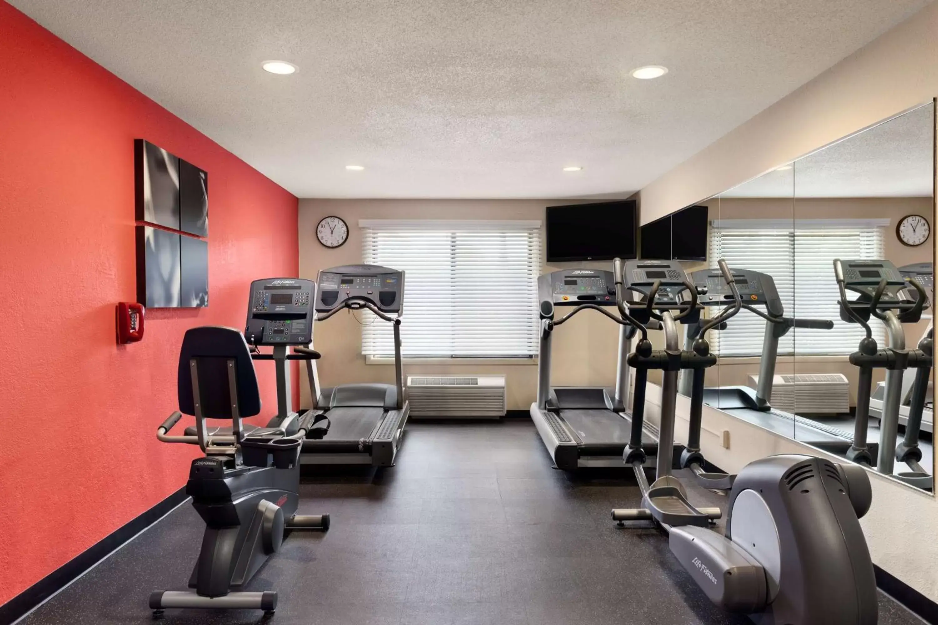 Activities, Fitness Center/Facilities in Country Inn & Suites by Radisson, Coon Rapids, MN