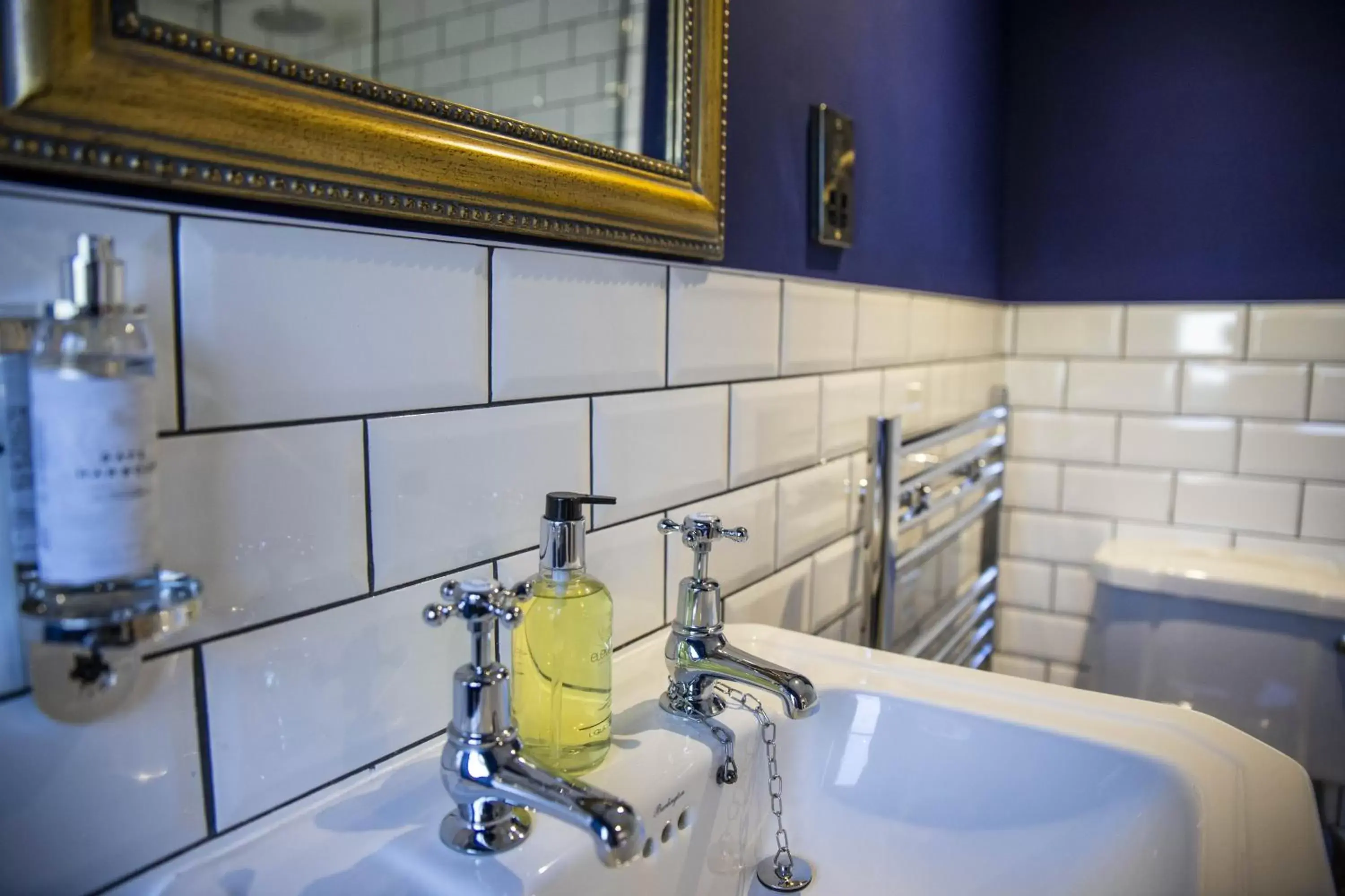 Bathroom in Church House Inn, Churchstow