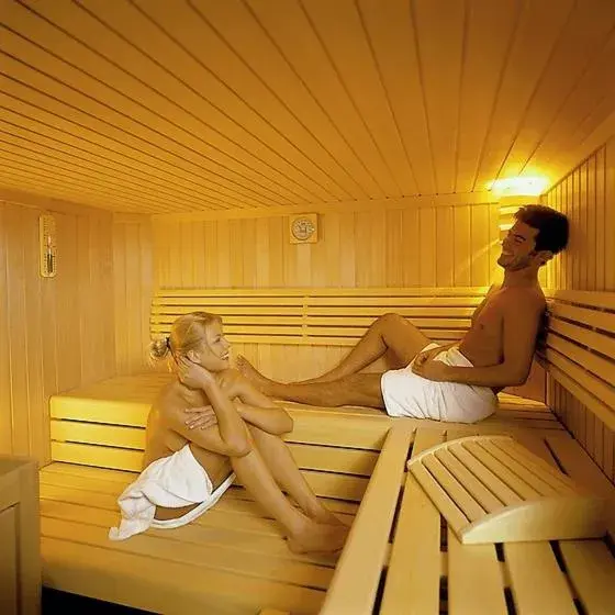 Sauna, Guests in Hotel zum Toni