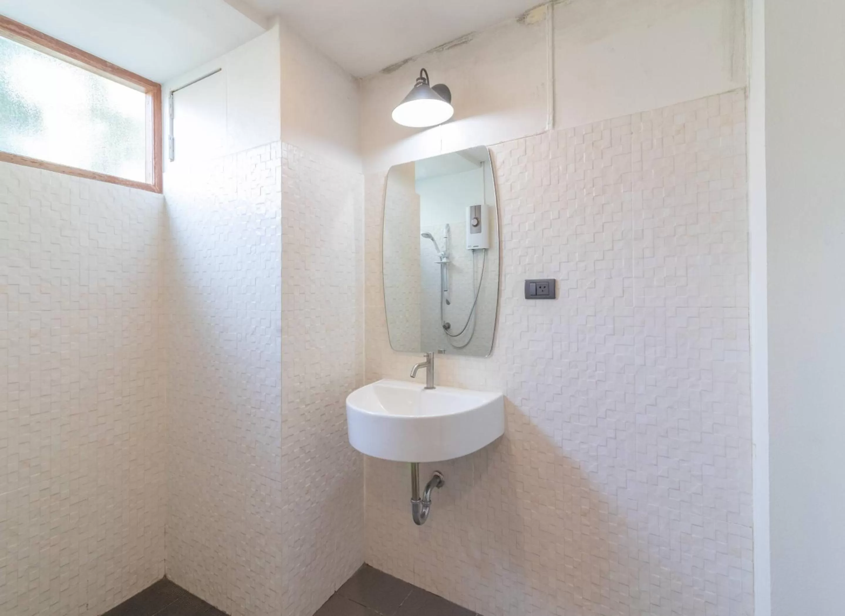 Bathroom in The Old City Wall Inn