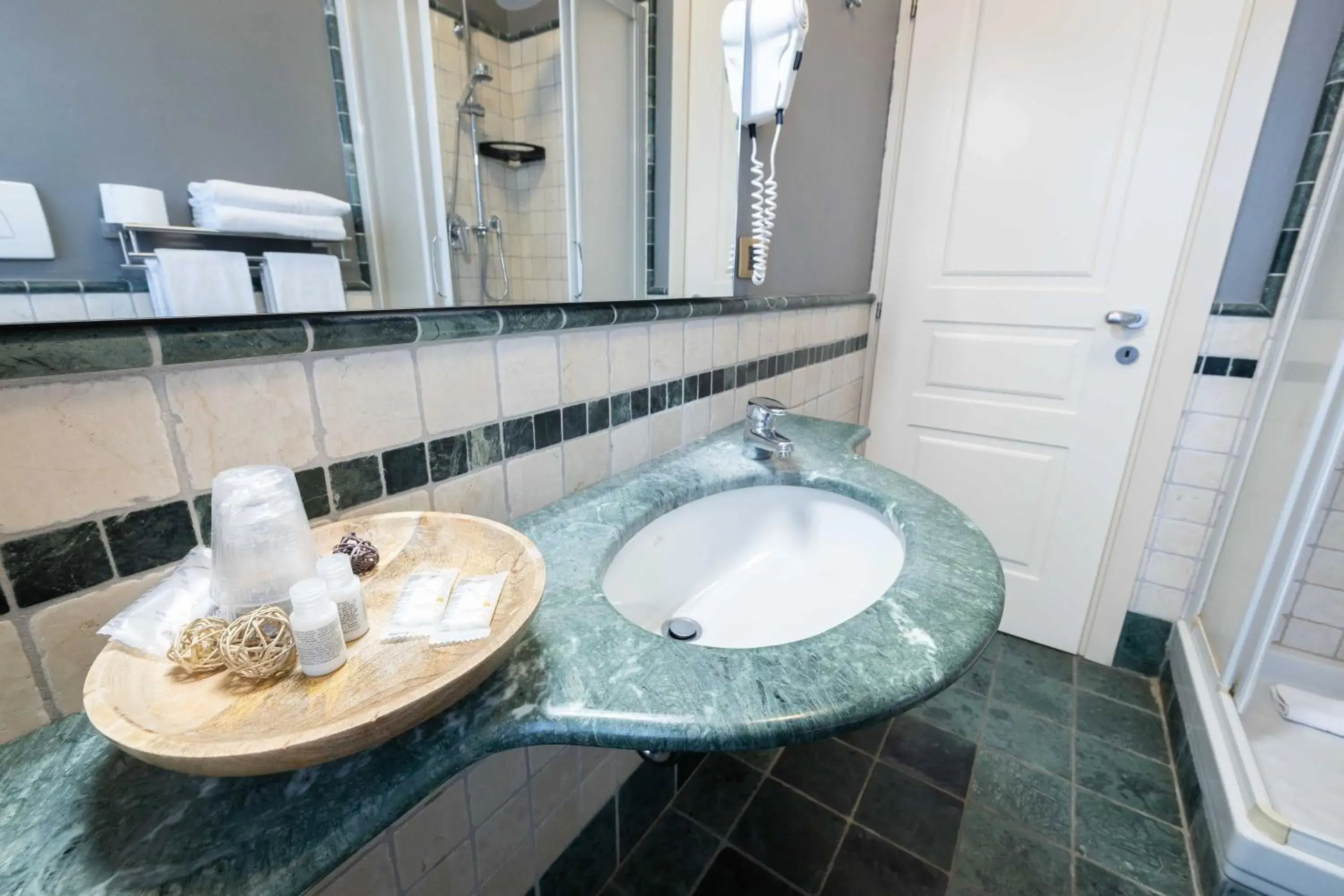 Shower, Bathroom in Hotel La Fert