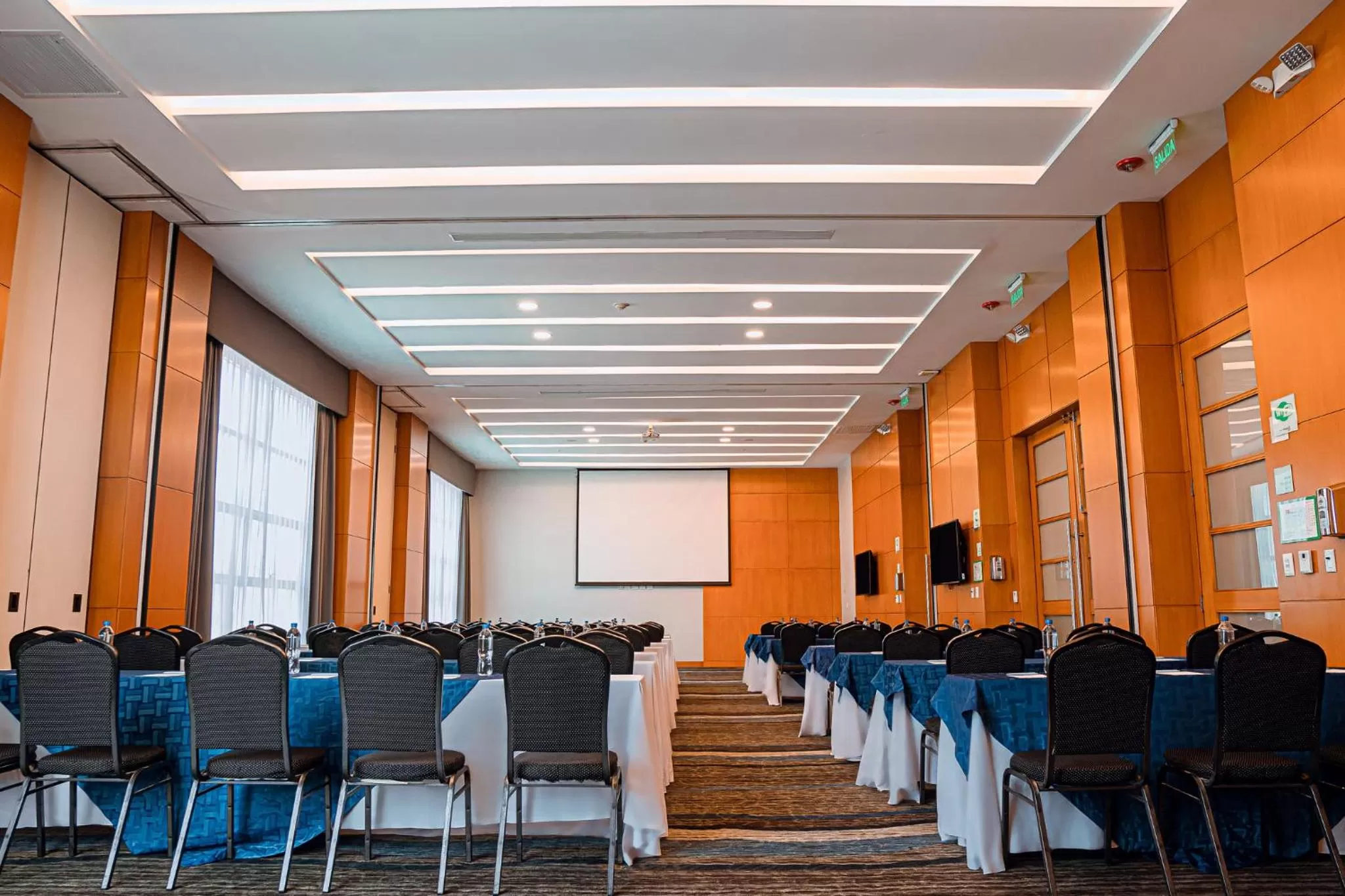 Meeting/conference room in Holiday Inn Guayaquil Airport by IHG