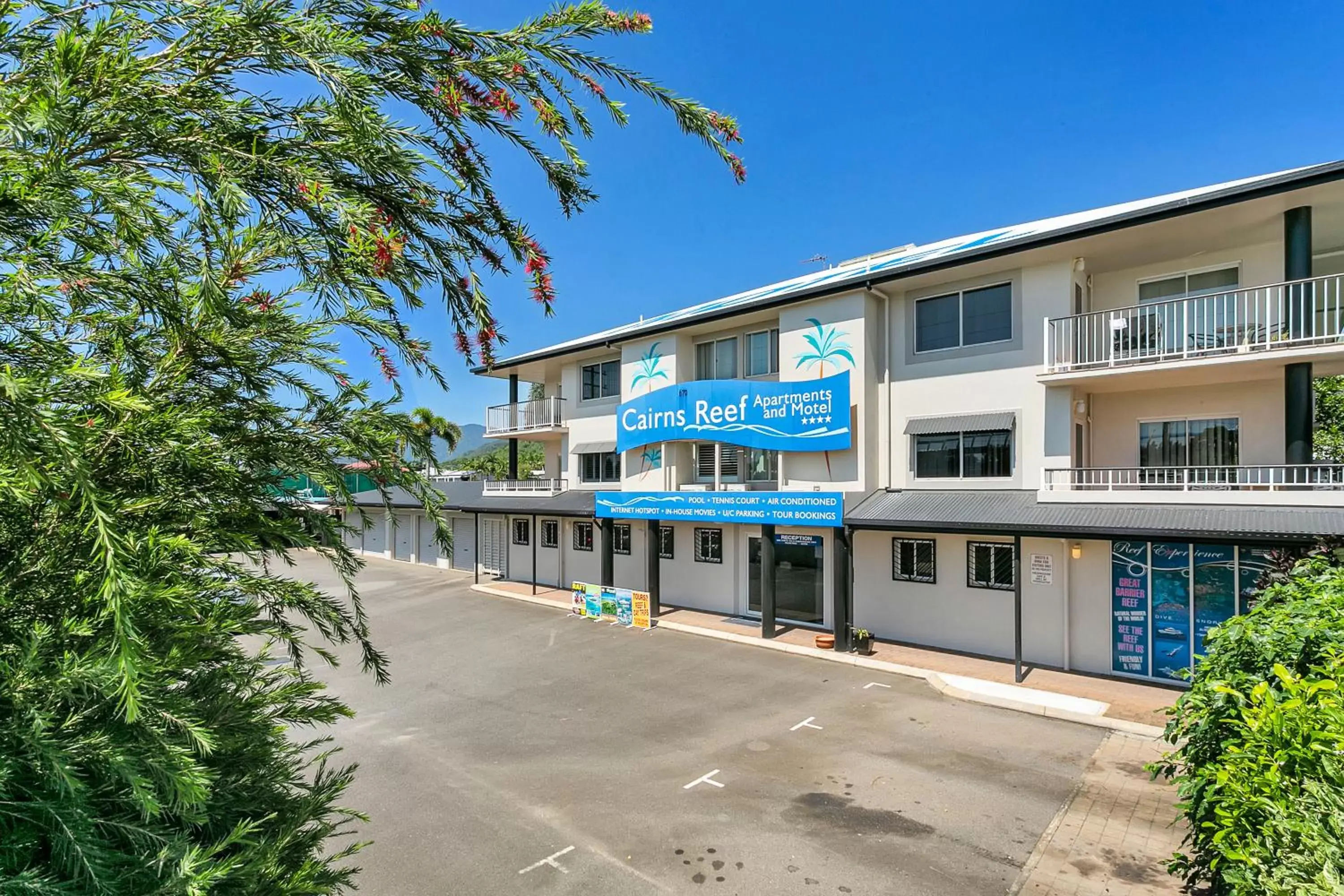 Facade/entrance, Property Building in Cairns Reef Apartments & Motel