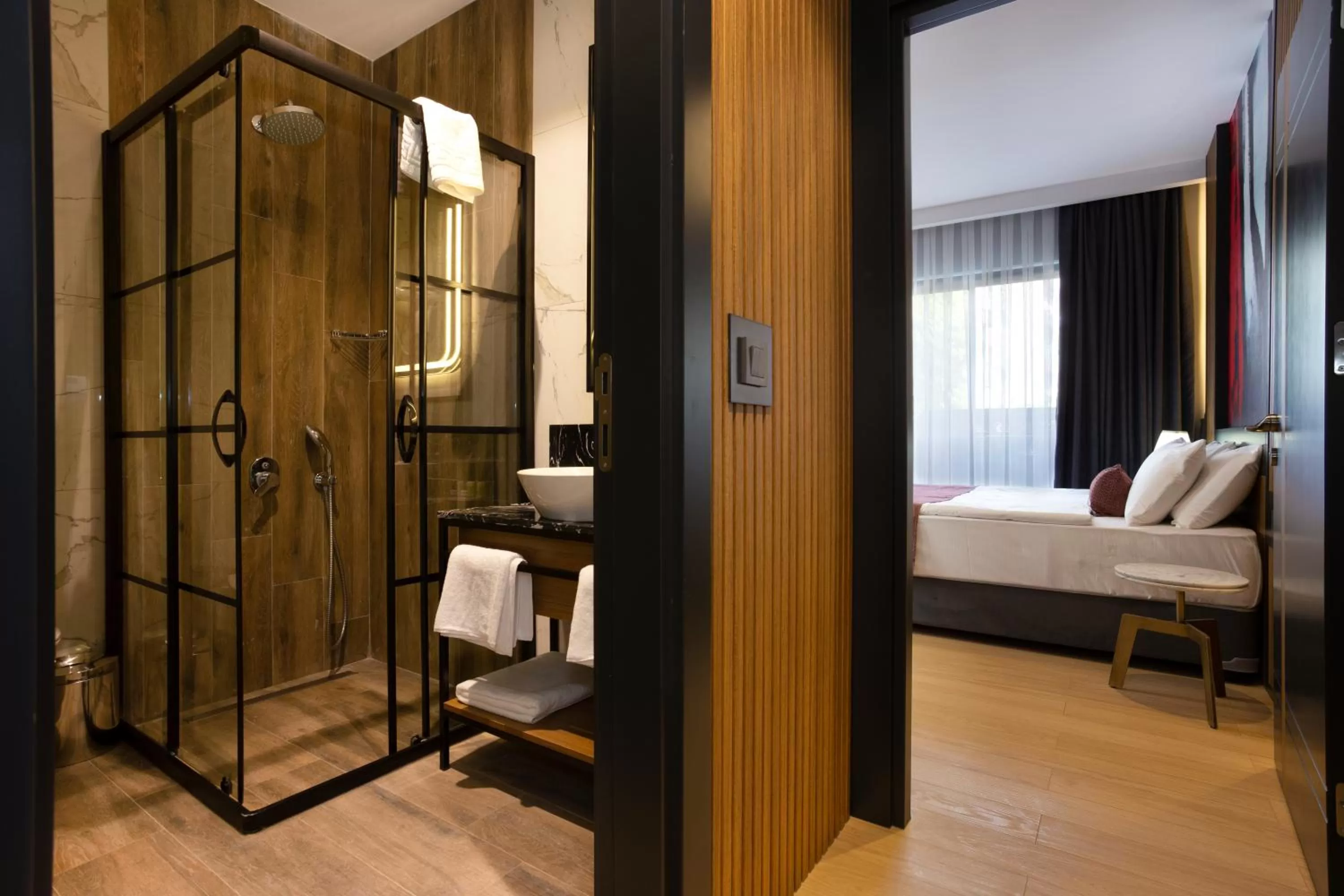 Shower, Bed in Nox Suite Rezidans