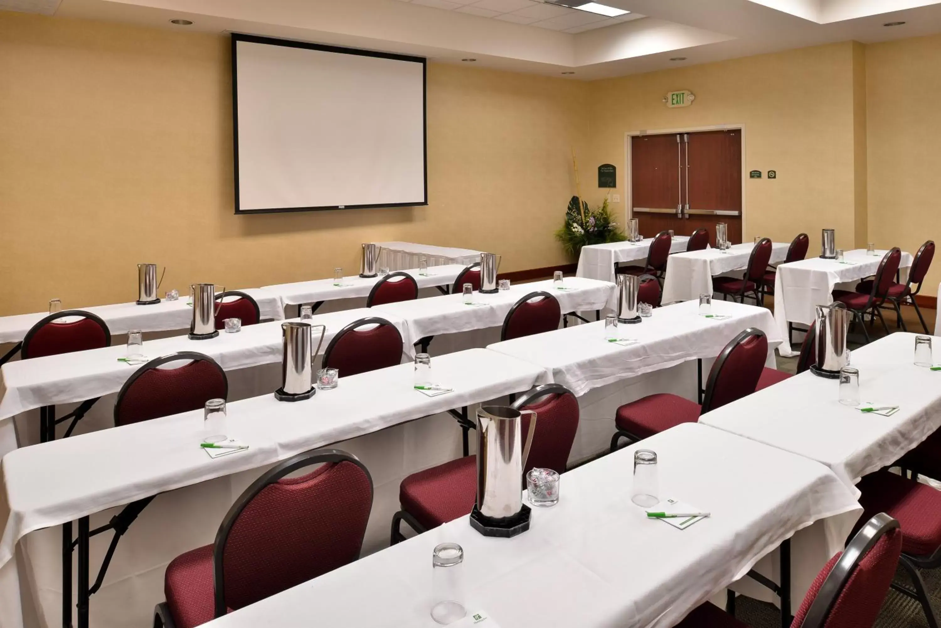 Meeting/conference room in Holiday Inn Madison at The American Center, an IHG Hotel