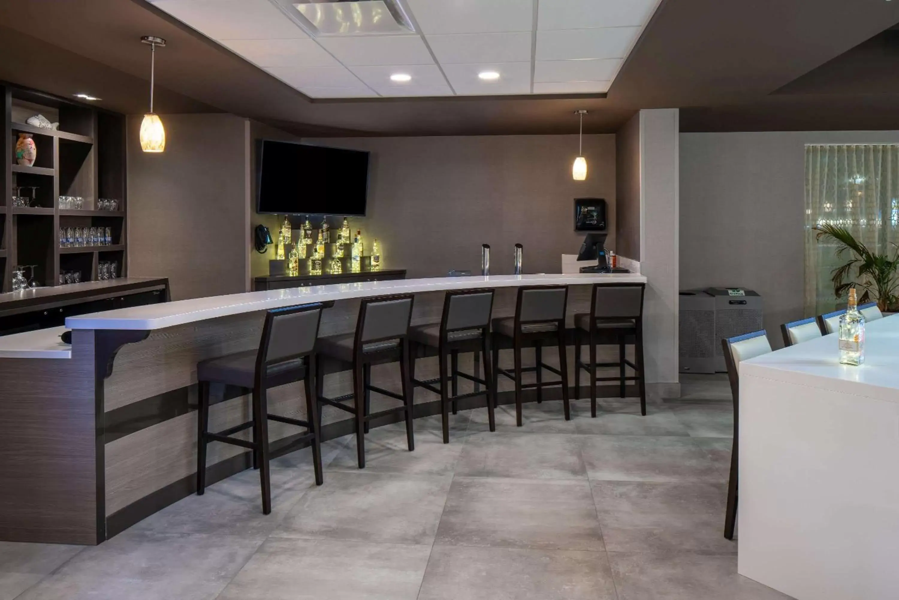 Lounge or bar in Wingate by Wyndham Kanata West Ottawa