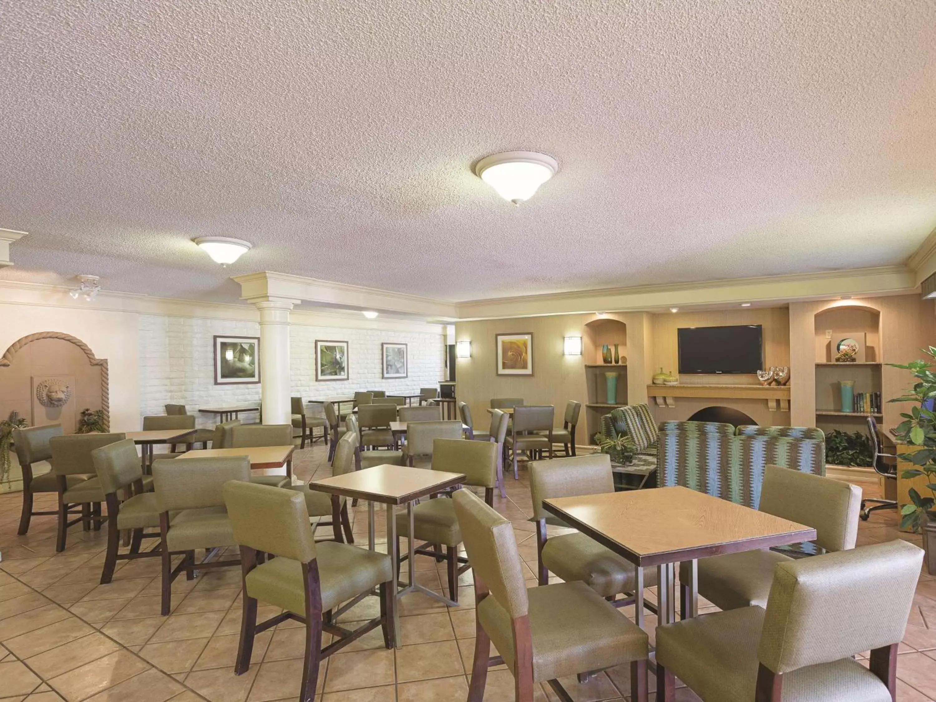 Lobby or reception, Restaurant/Places to Eat in La Quinta Inn by Wyndham San Diego Chula Vista