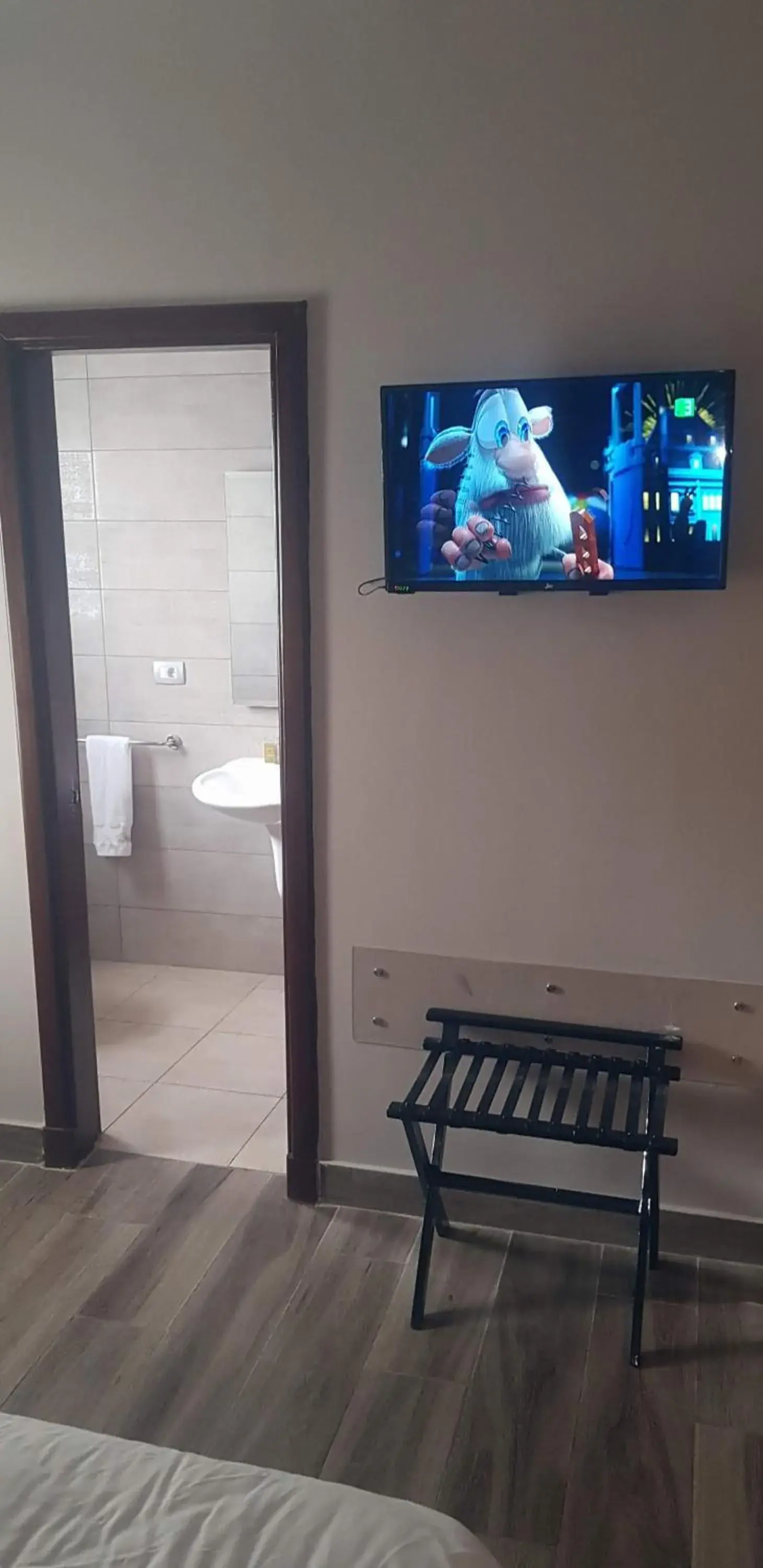 Toilet, TV/Entertainment Center in Green Plaza Inn