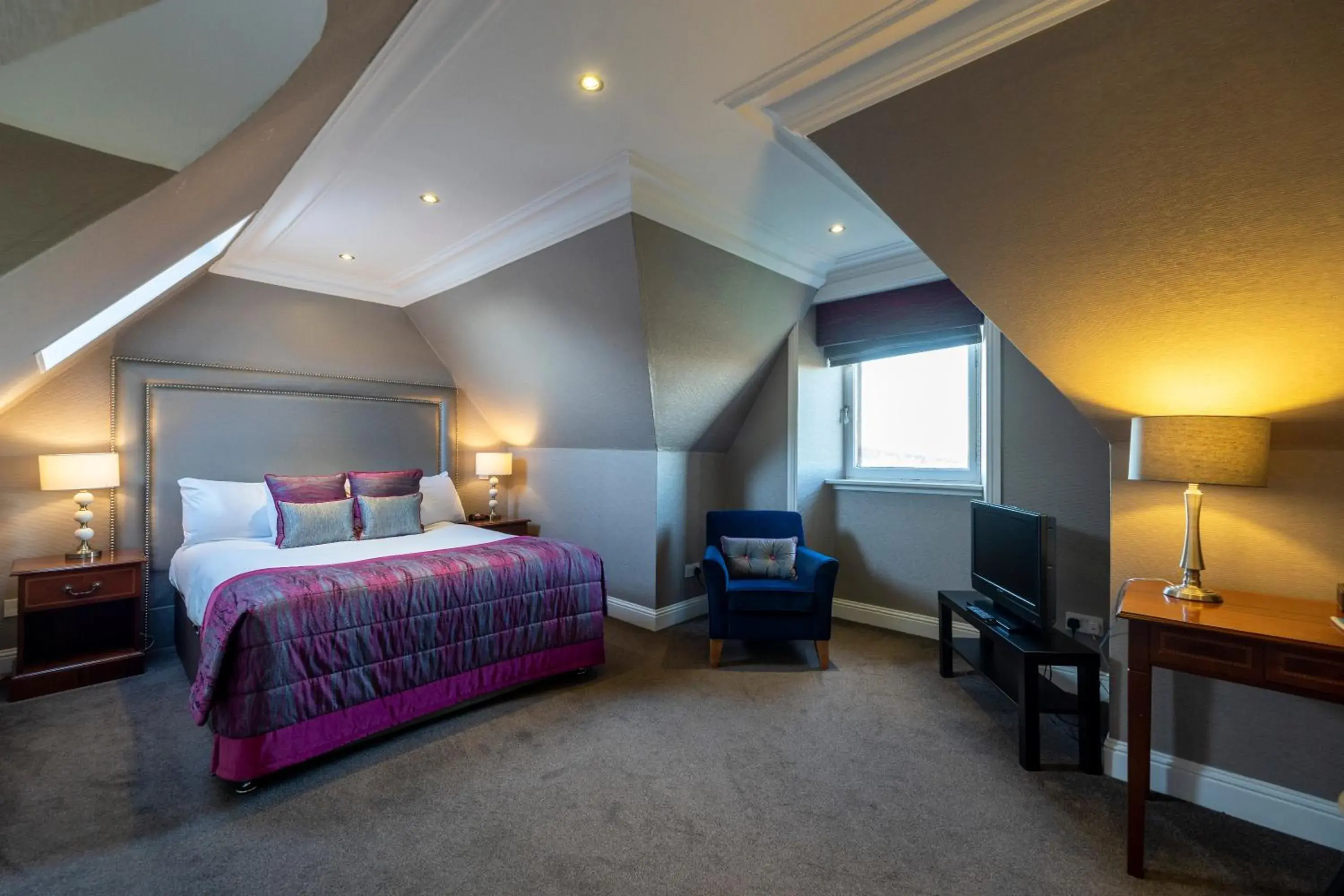 Bed in Sherbrooke Castle Hotel