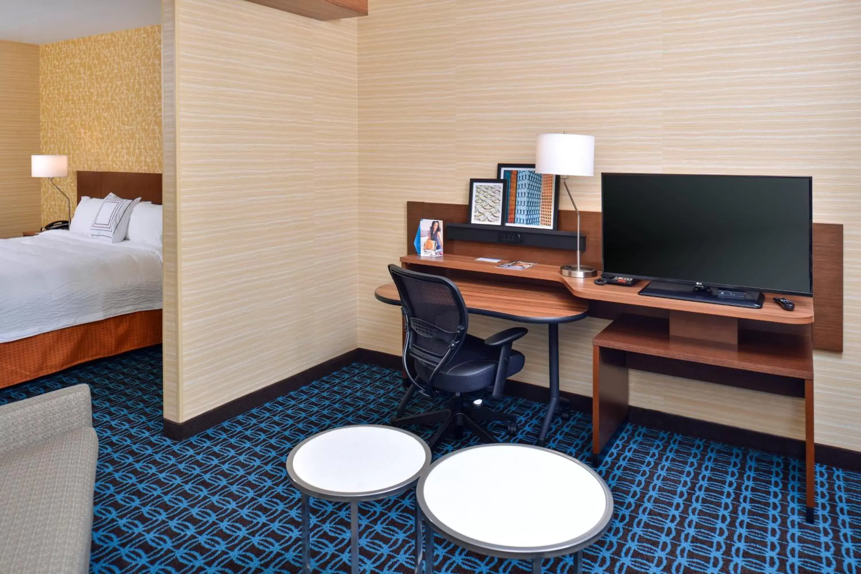 Photo of the whole room, TV/Entertainment Center in Fairfield Inn & Suites by Marriott Sacramento Airport Woodland