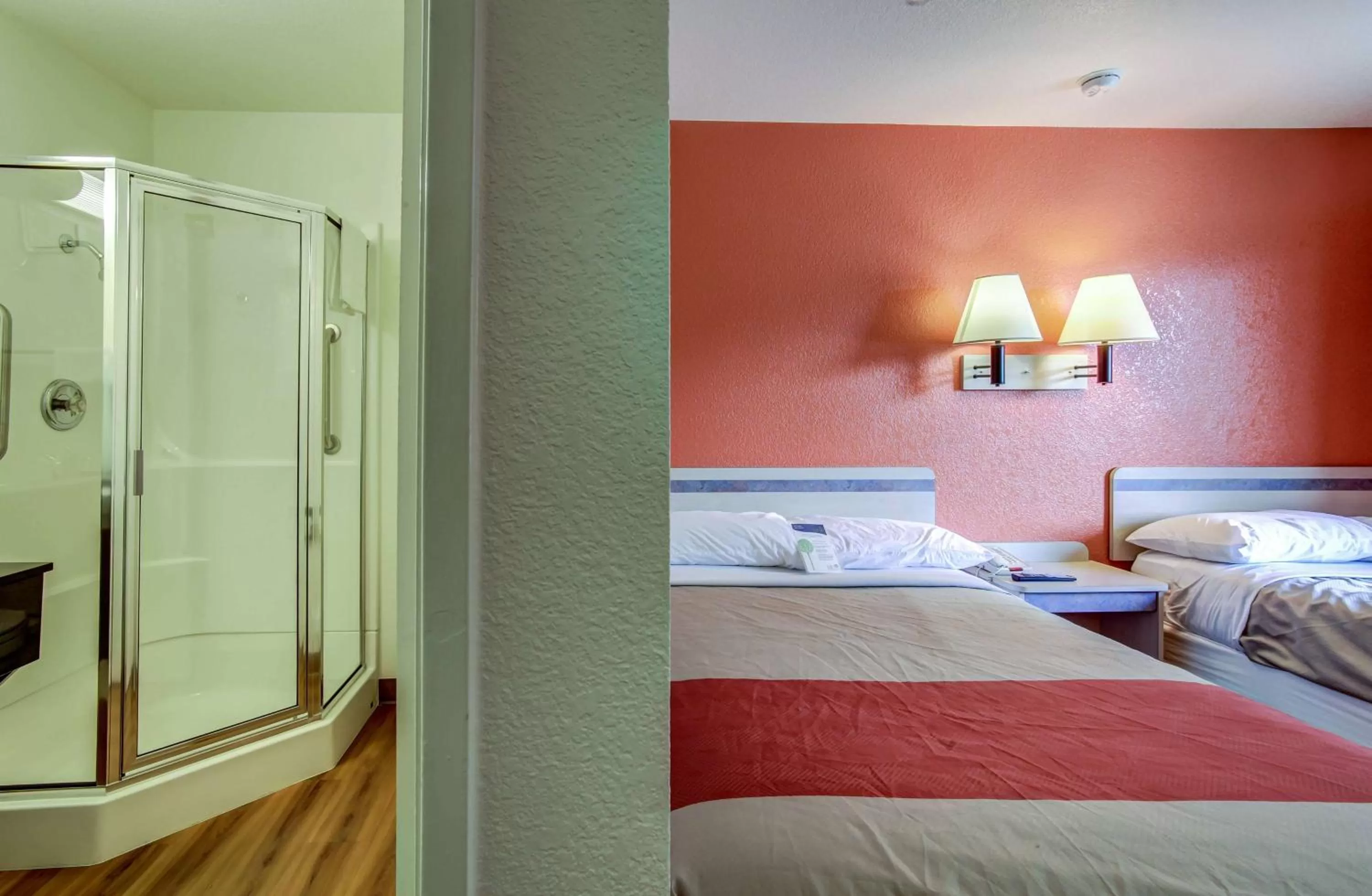 Photo of the whole room, Bed in Motel 6-Grants Pass, OR