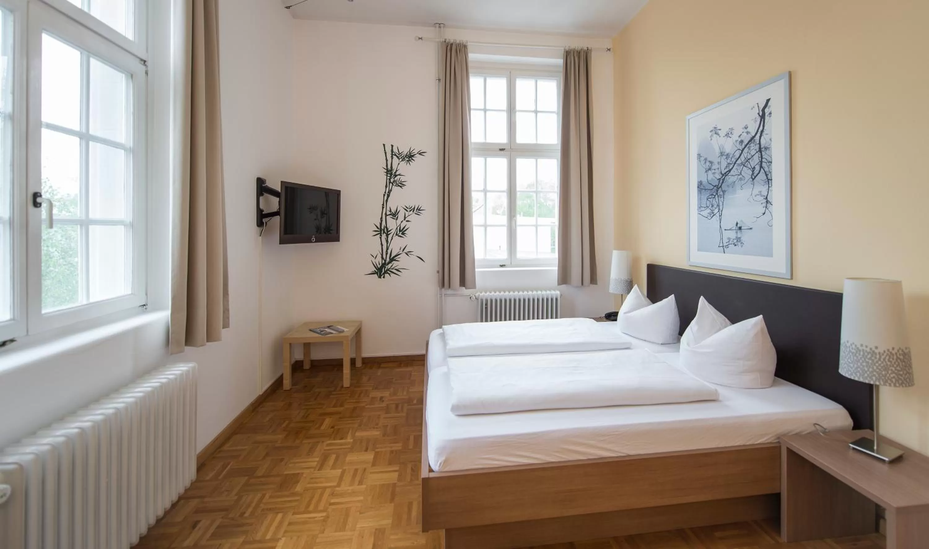 Photo of the whole room, Bed in Apartment Hotel Konstanz