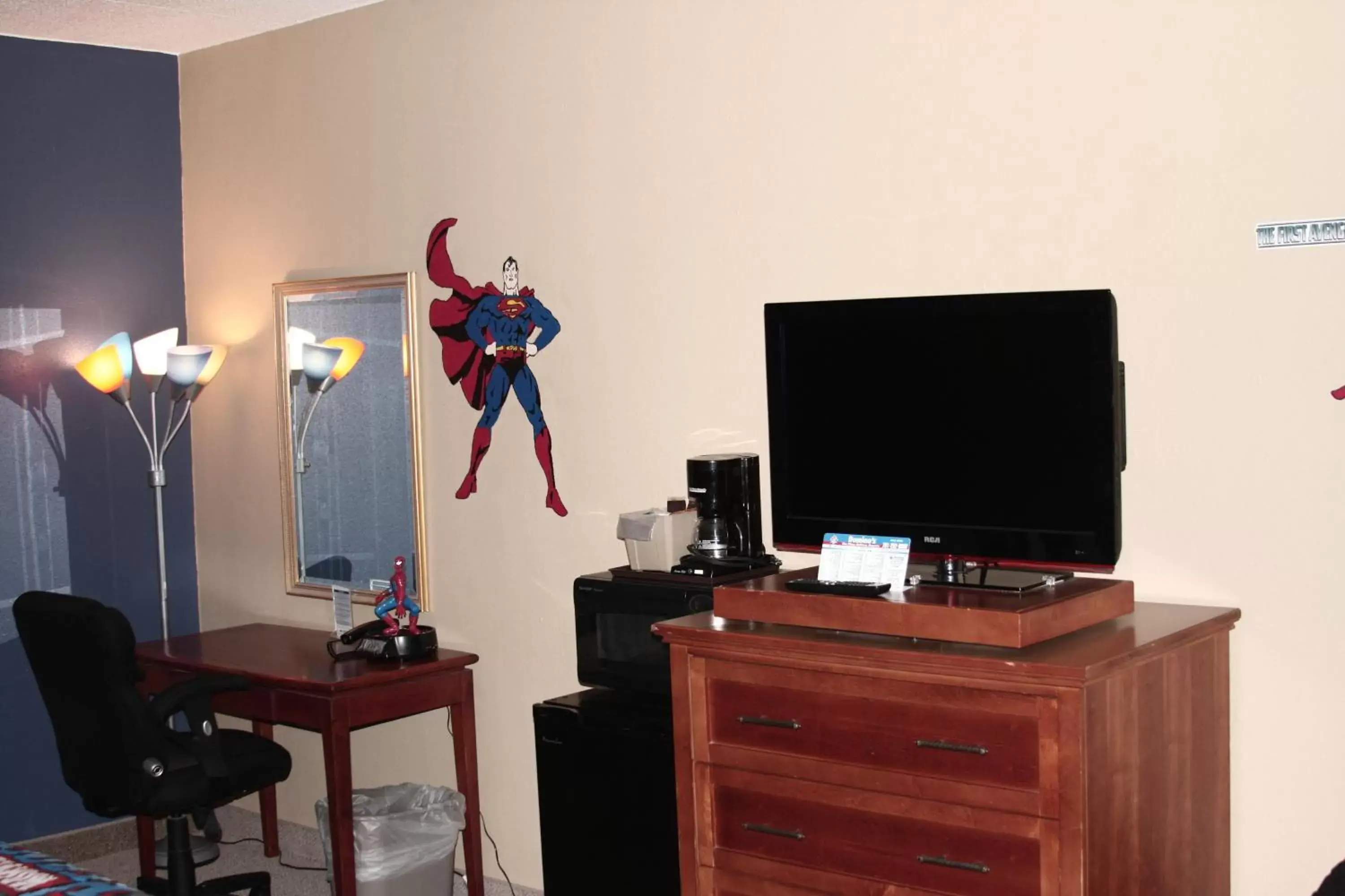 TV and multimedia, TV/Entertainment Center in Gladstone Inn and Suites