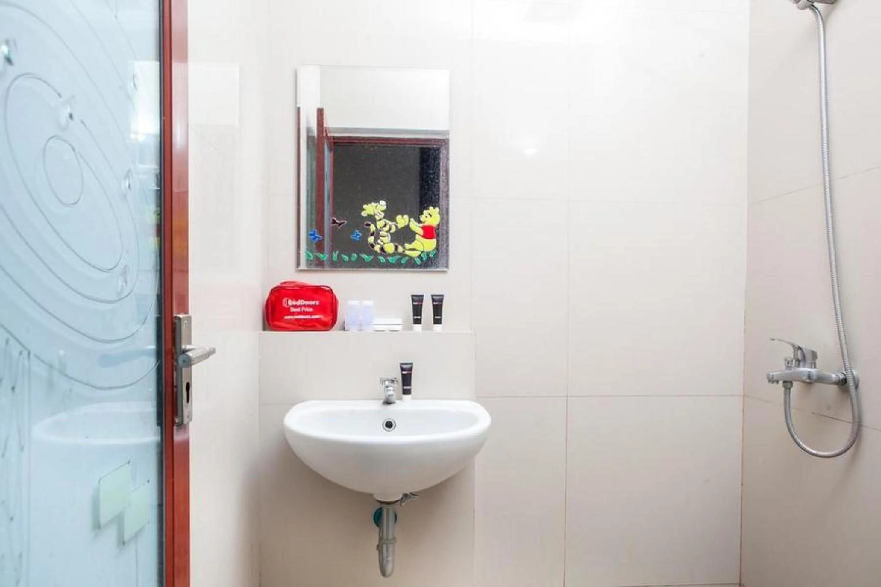 Bathroom in RedDoorz near Gedung Sate 2