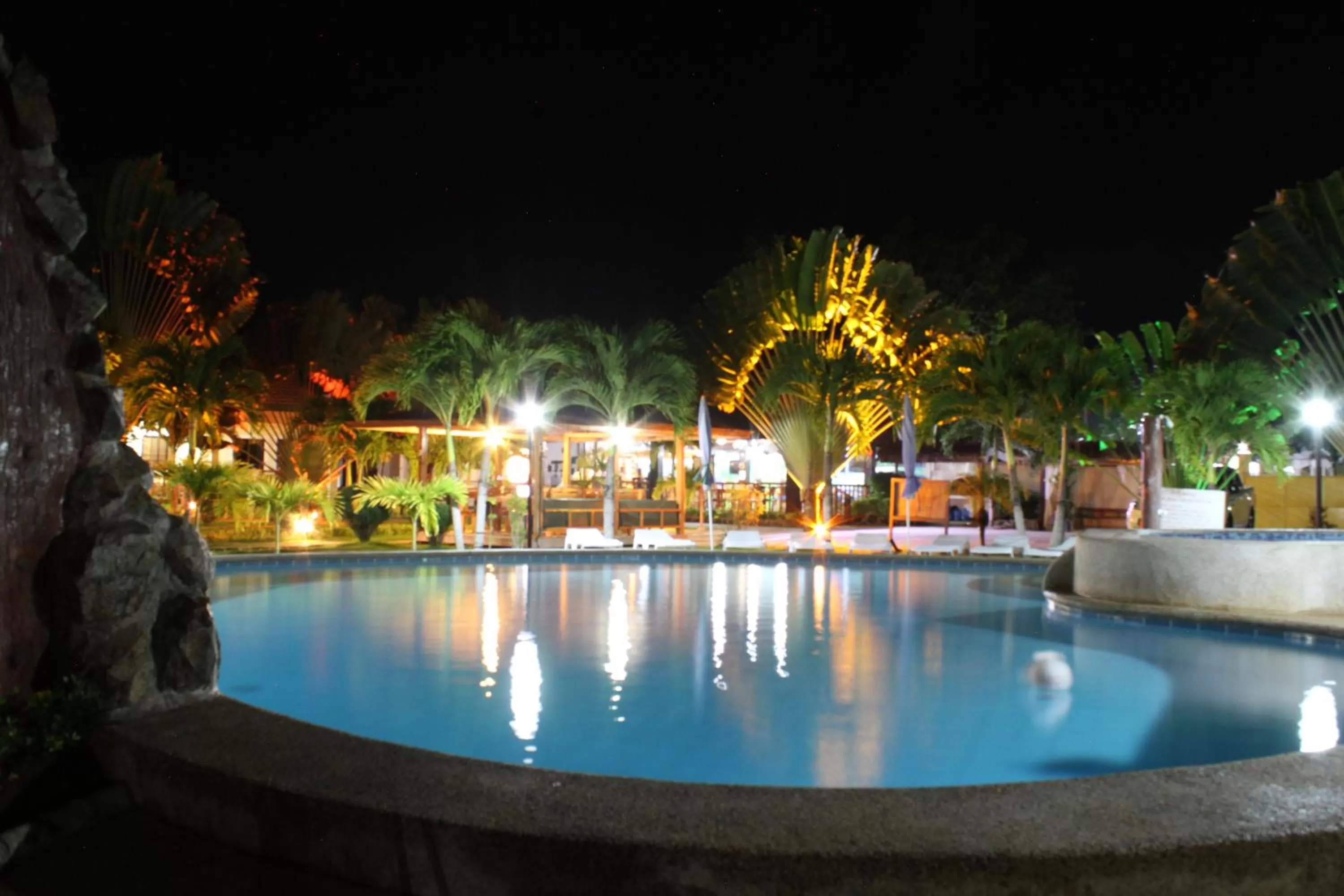 Swimming pool in Bohol Sunside Resort