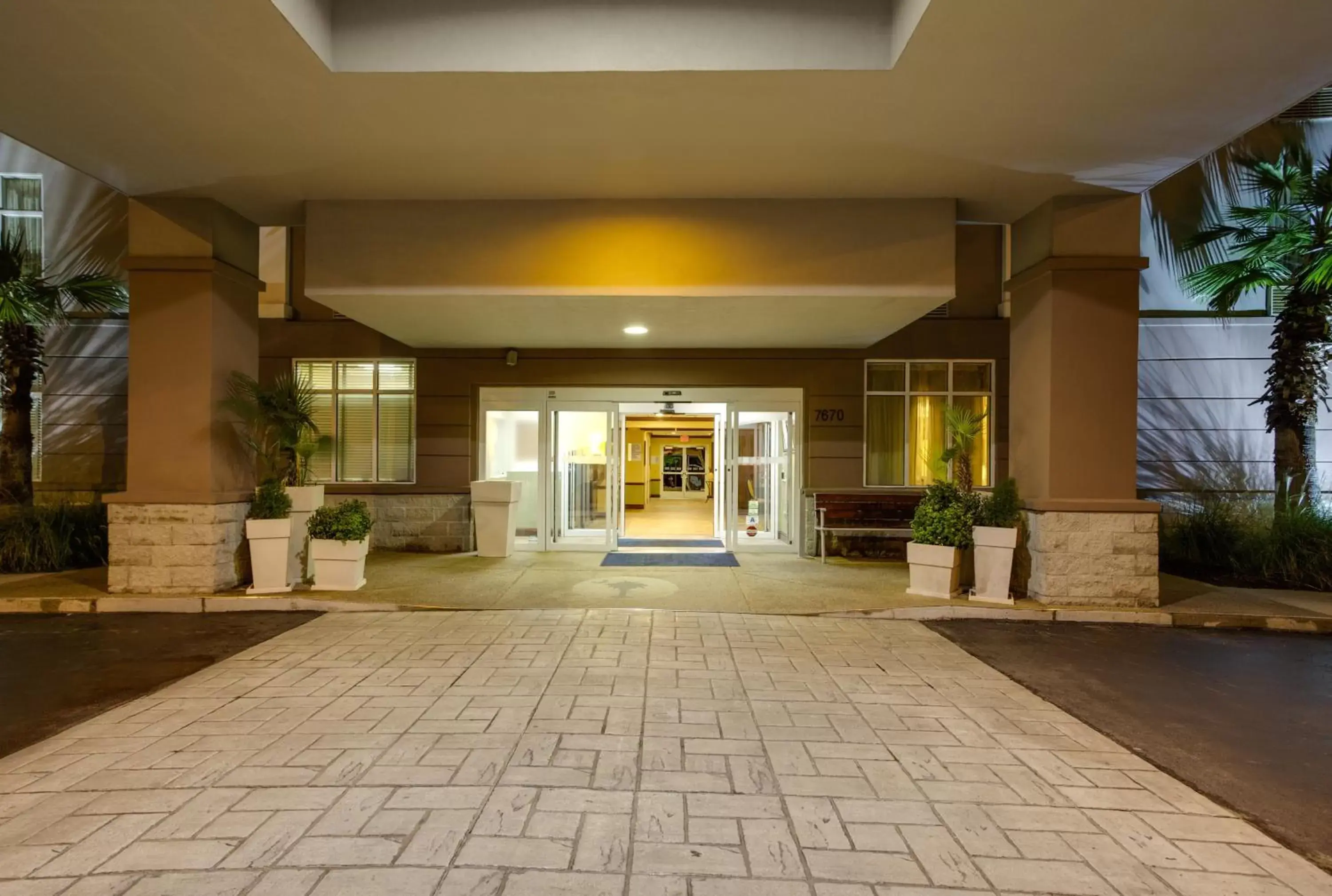 Property building in Holiday Inn Express Hotel & Suites Charleston-Ashley Phosphate, an IHG Hotel