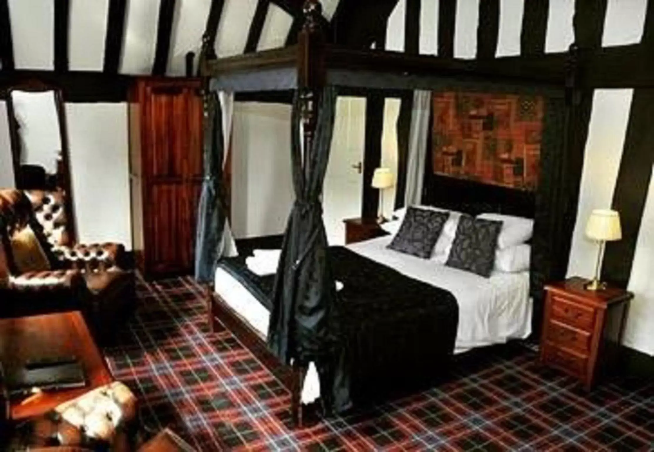 King Four Poster in Old Court Hotel & Suites