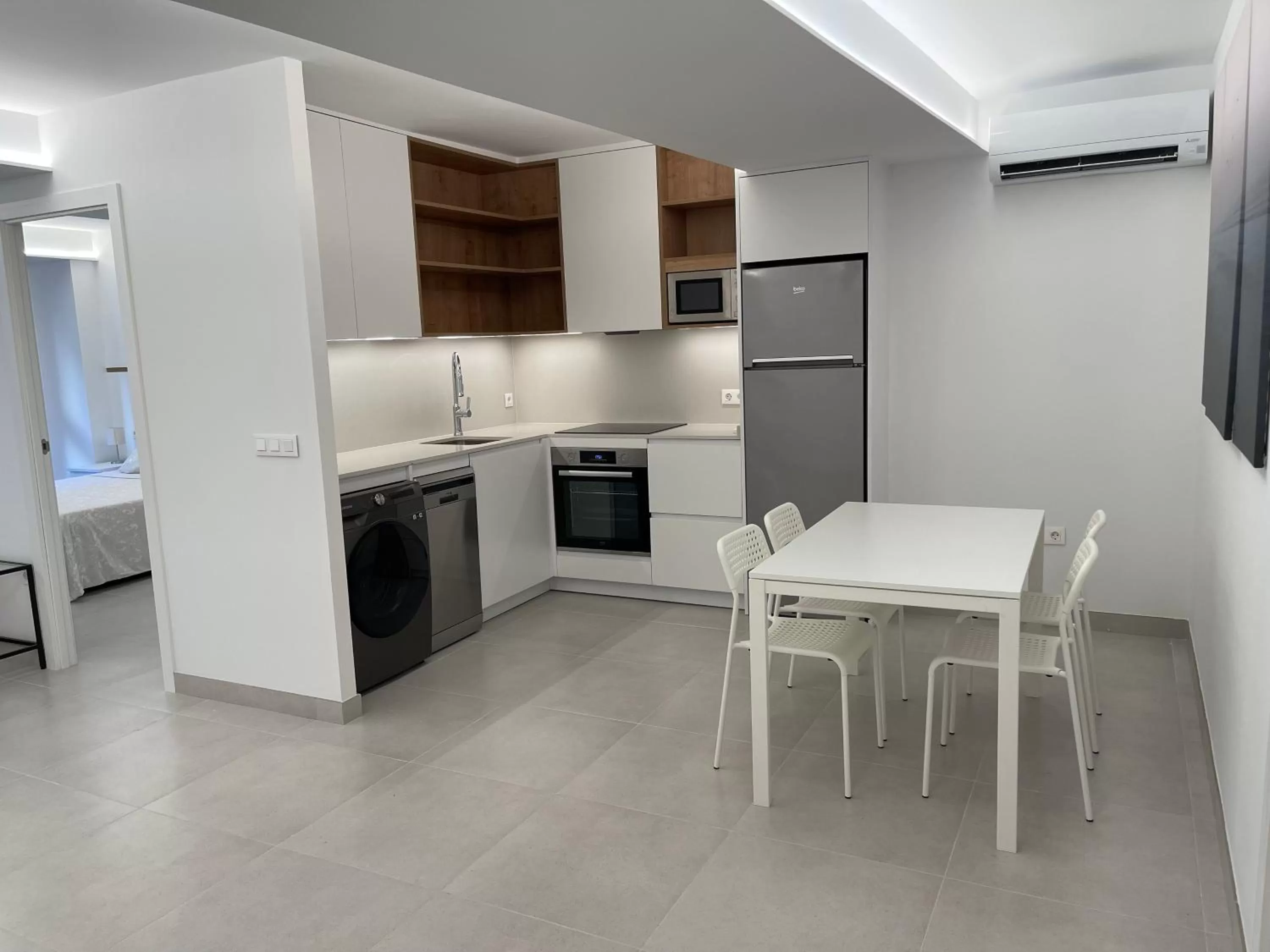 Kitchen/Kitchenette in Palm Suites