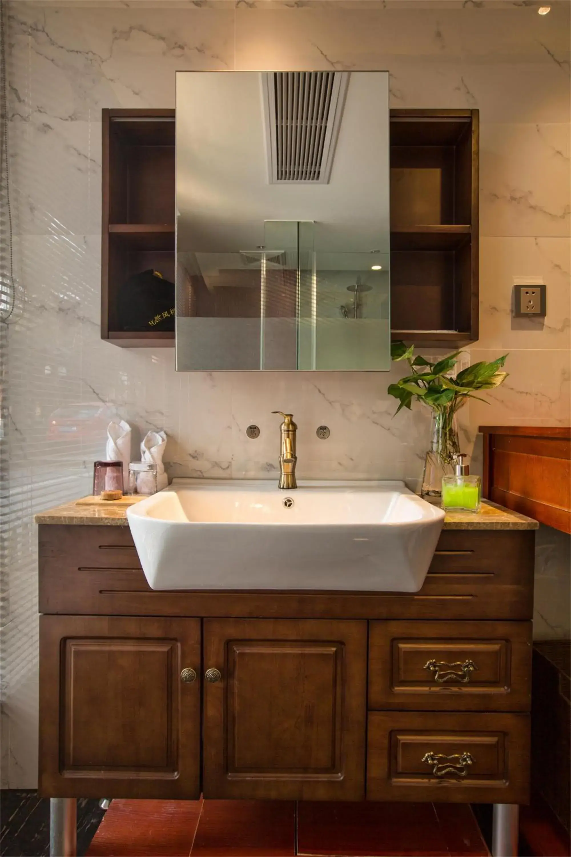 Bathroom in Yurong West-Lake-Cottage Holiday Hotel Hangzhou