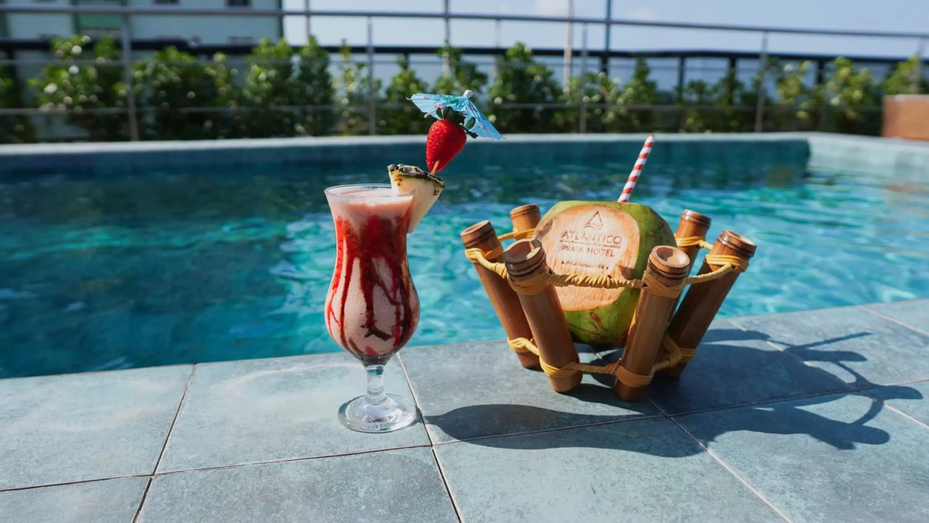 Swimming pool in Atlântico Praia Hotel