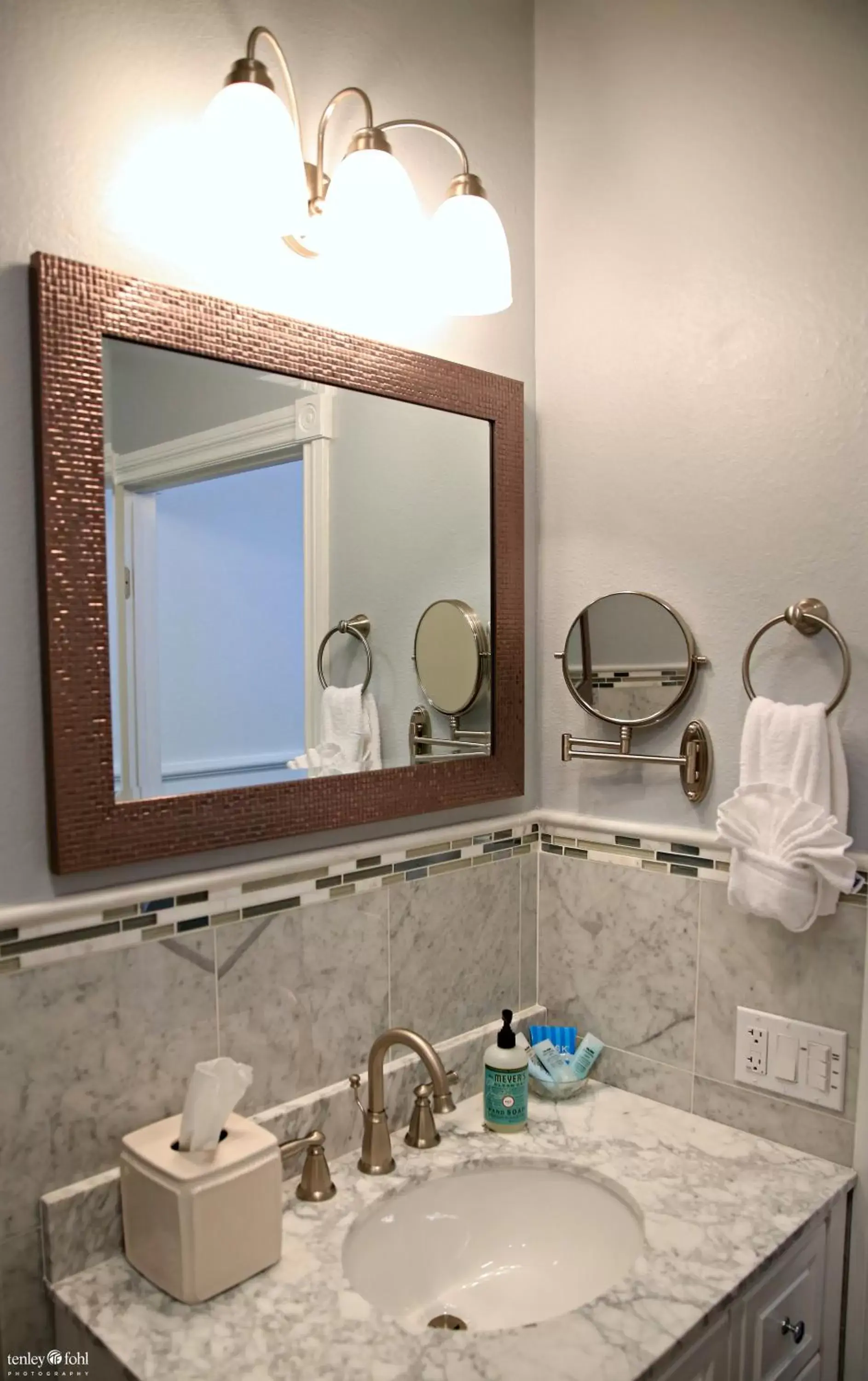 Bathroom in ForFriends Inn Wine Country Bed and Breakfast