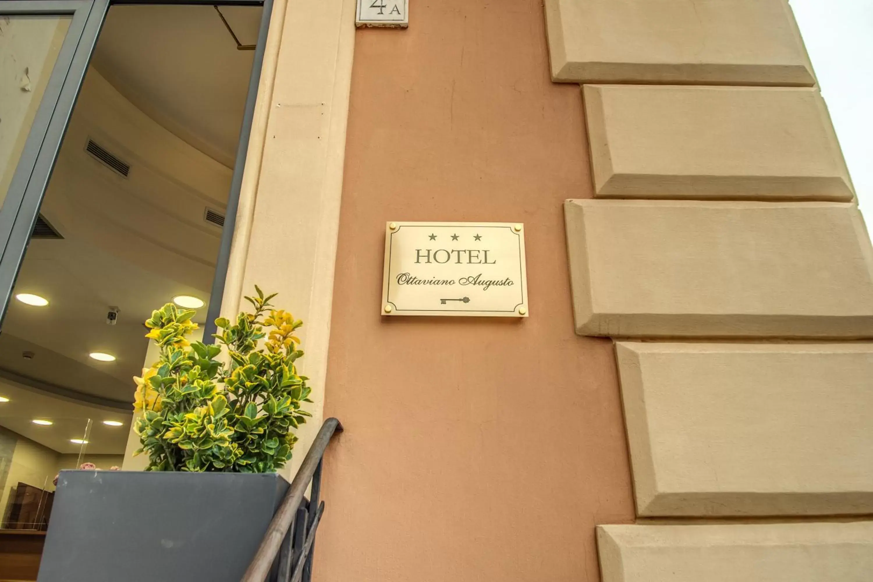Facade/entrance, Property Building in Hotel Ottaviano Augusto