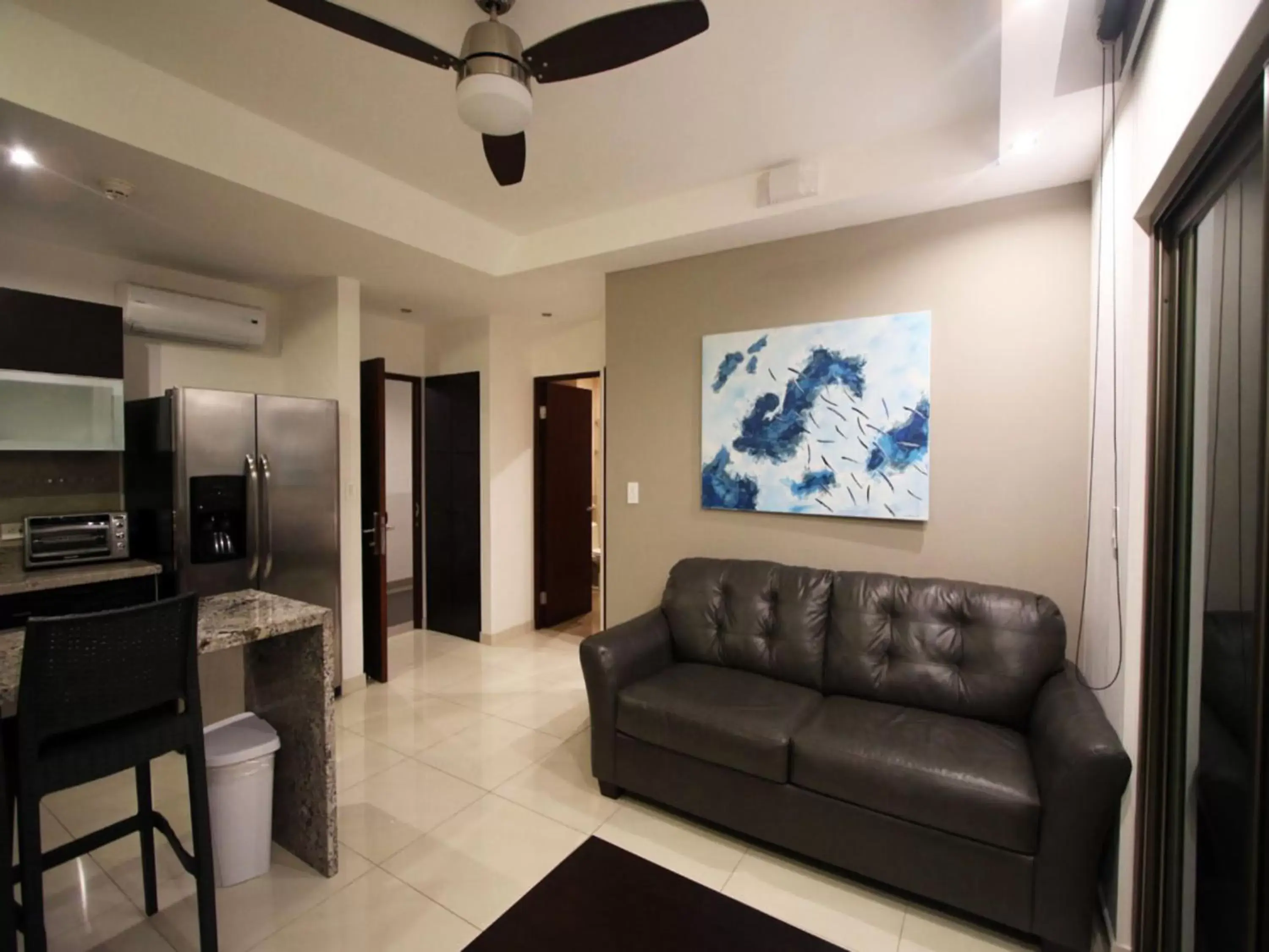 kitchen, Seating Area in Oceano Boutique Hotel & Gallery