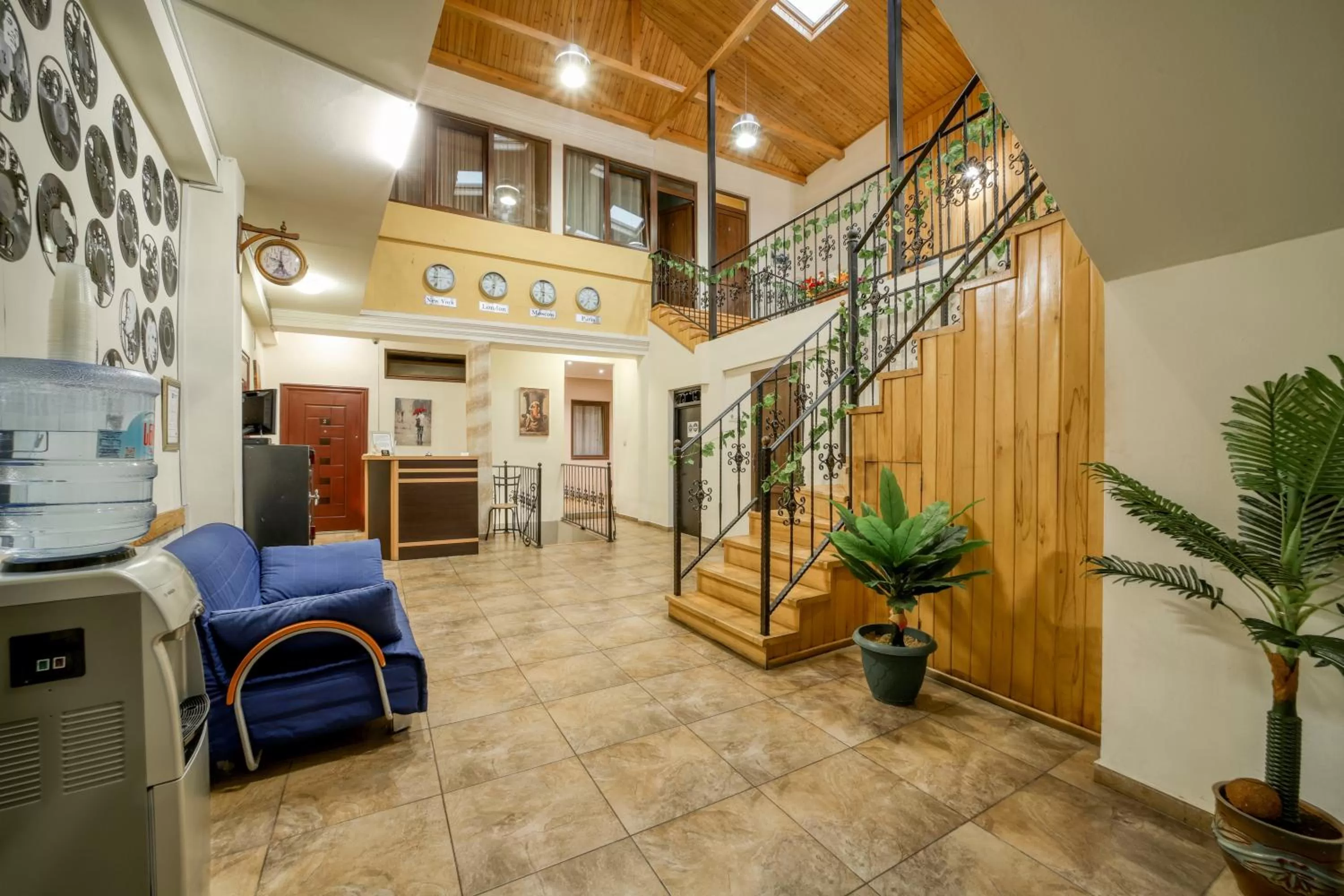 Living room, Lobby/Reception in Nine Hotel