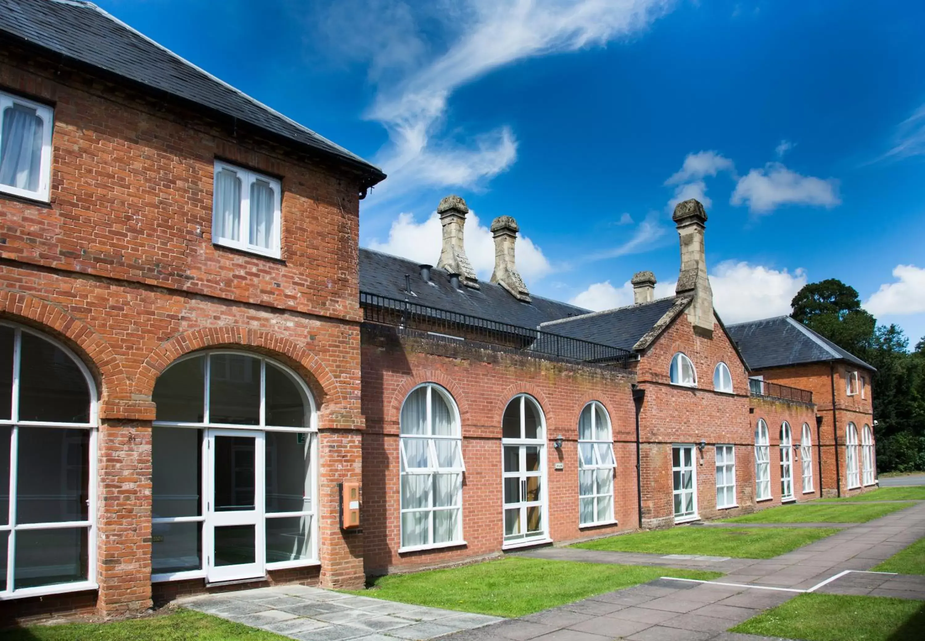 Property building, Garden in Mercure Warwickshire Walton Hall Hotel & Spa