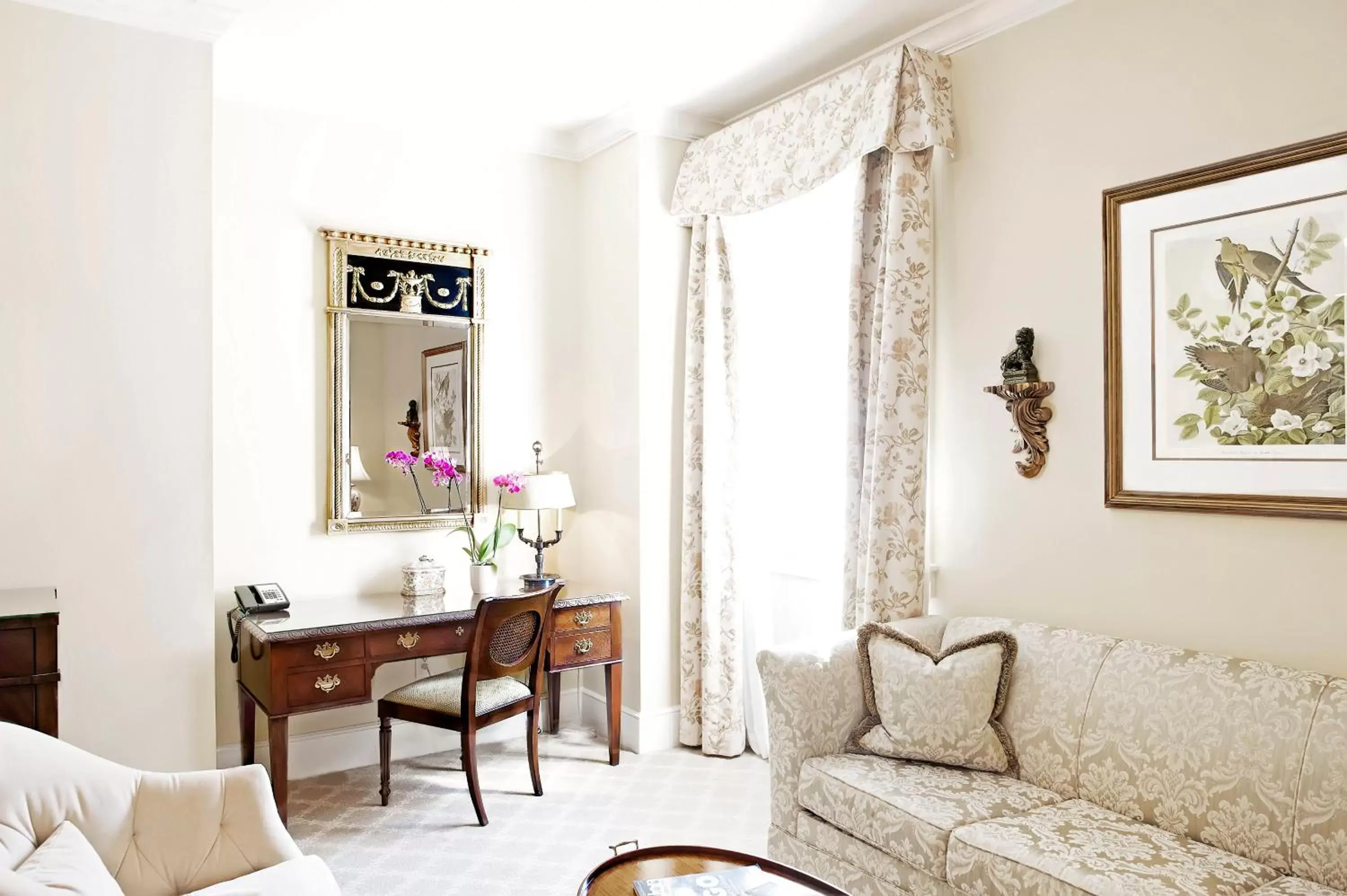 Living room, Seating Area in Planters Inn - Charleston