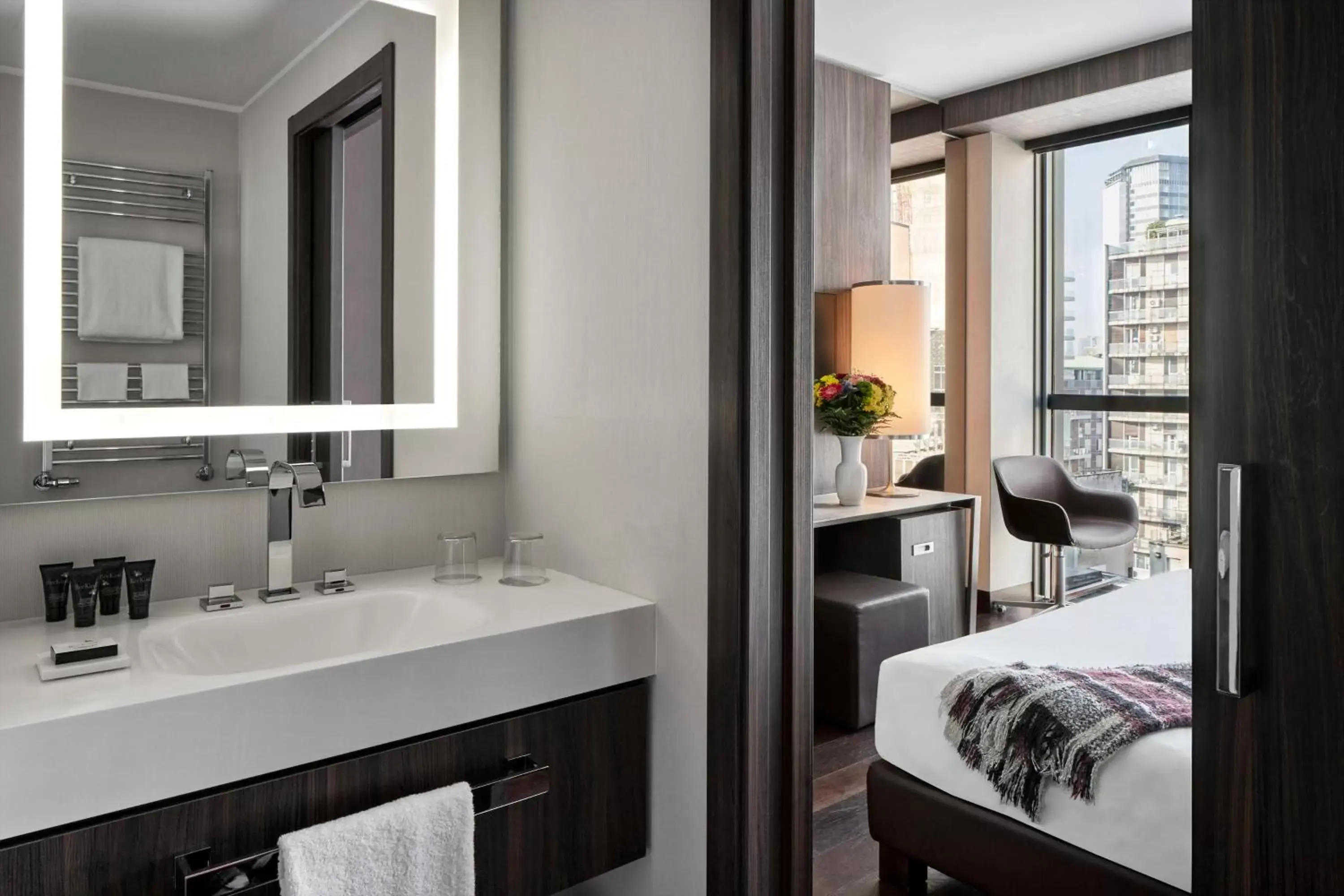 Bedroom, Bathroom in Hyatt Centric Milan Centrale